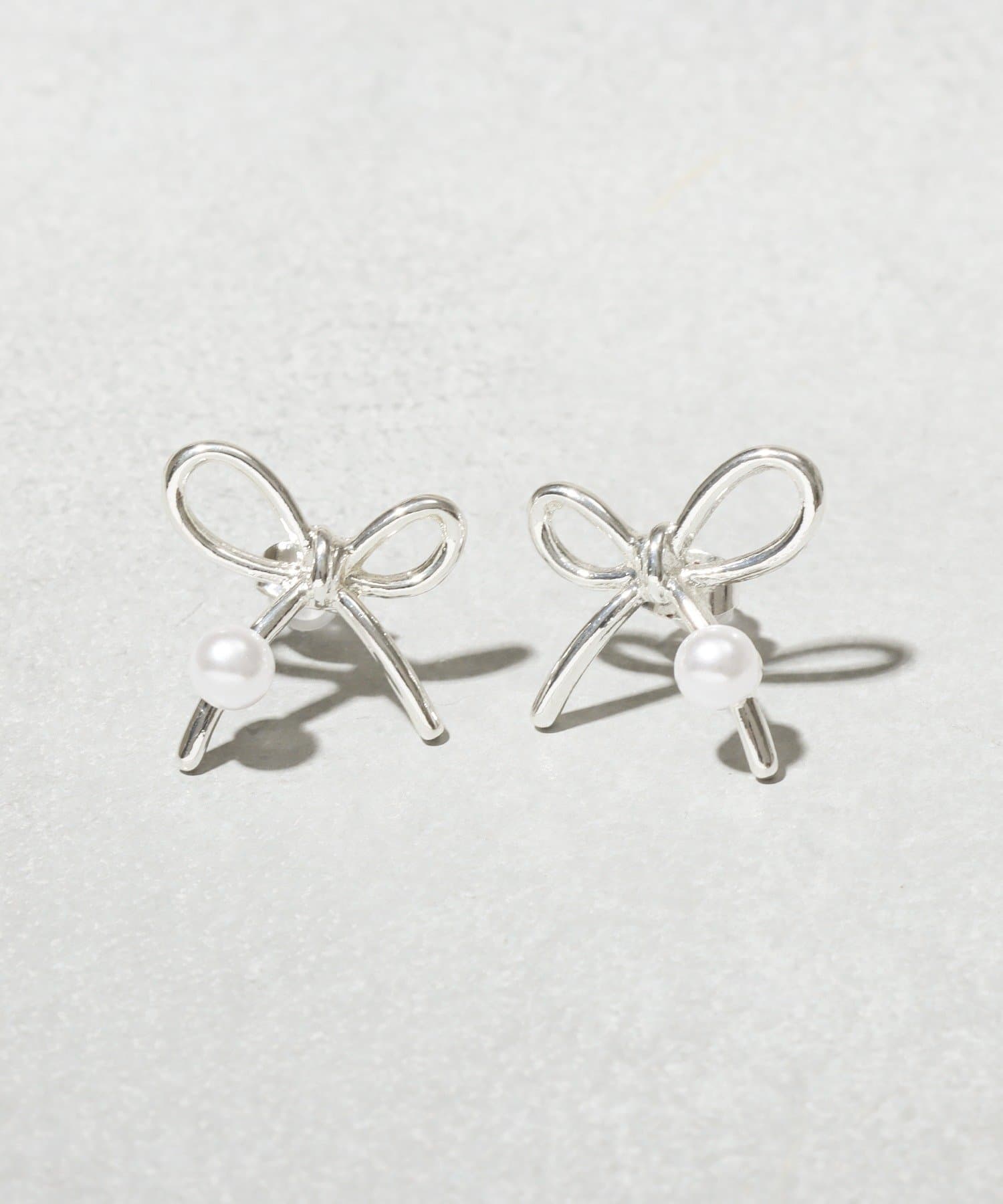 3COINS(スリーコインズ) リボンパールピアス