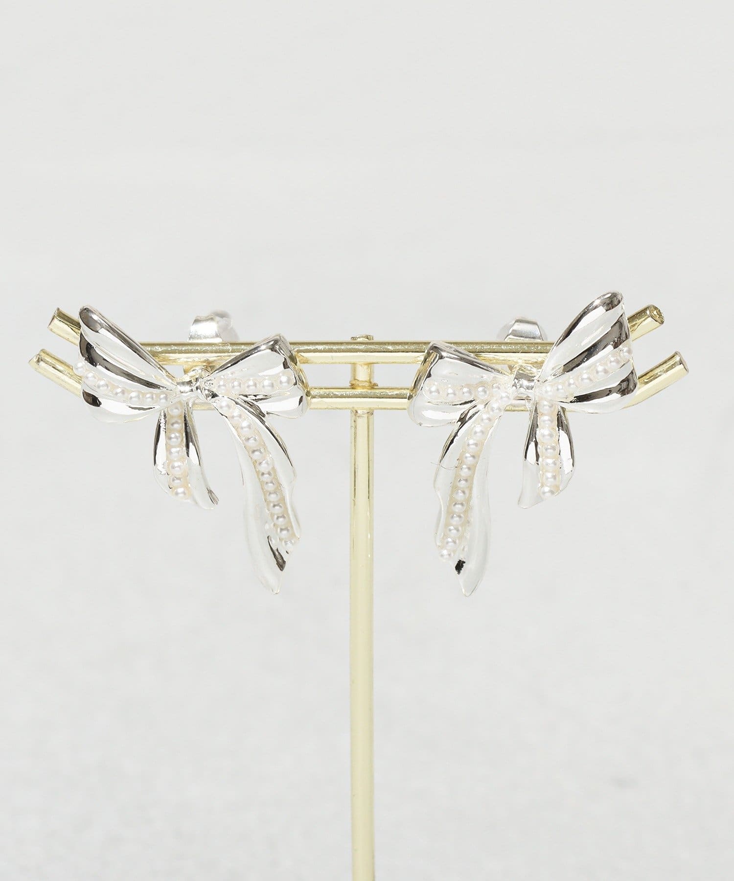 3COINS(スリーコインズ) パールリボンピアス