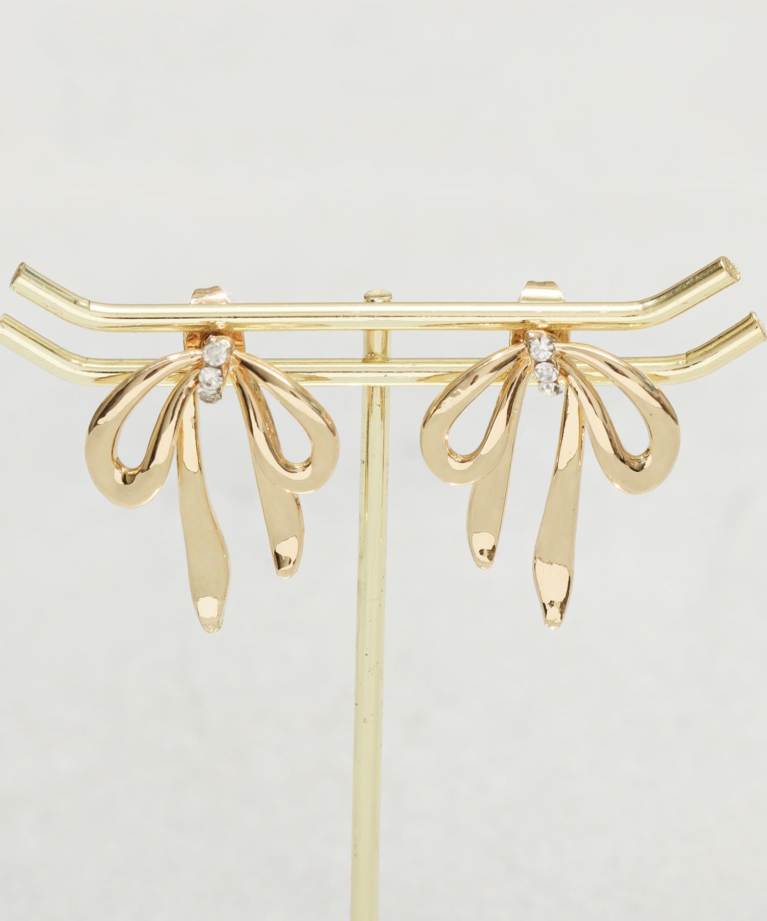 3COINS(スリーコインズ) メタルリボンピアス