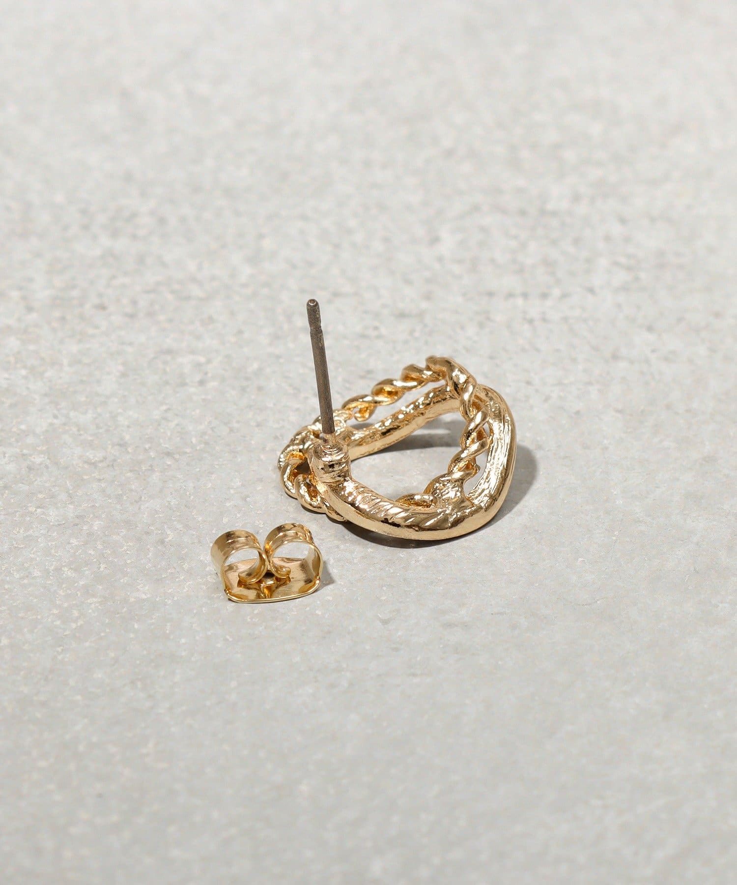 3COINS(スリーコインズ) ネジリクロスカラーピアス