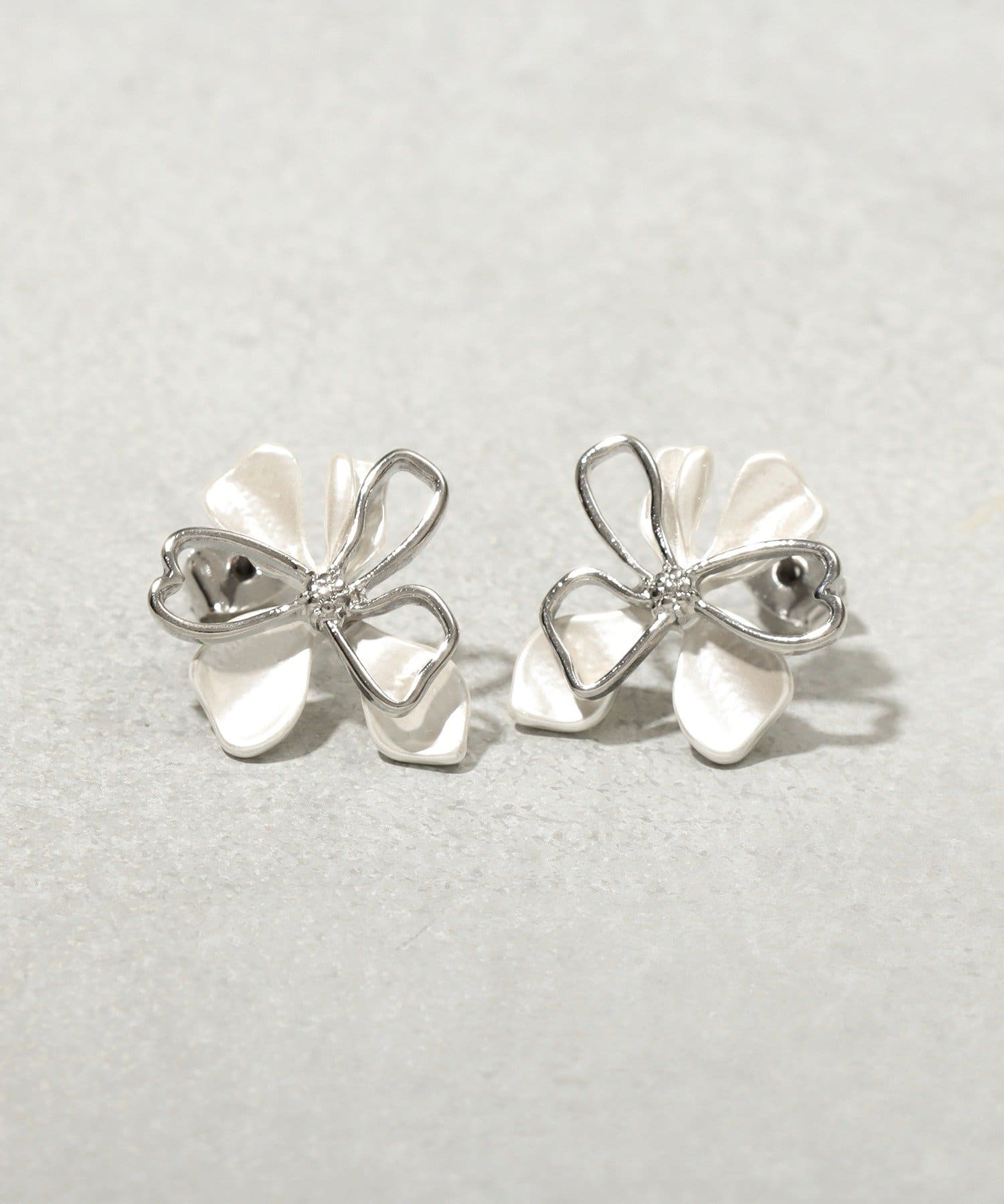 3COINS(スリーコインズ) カサネフラワーピアス