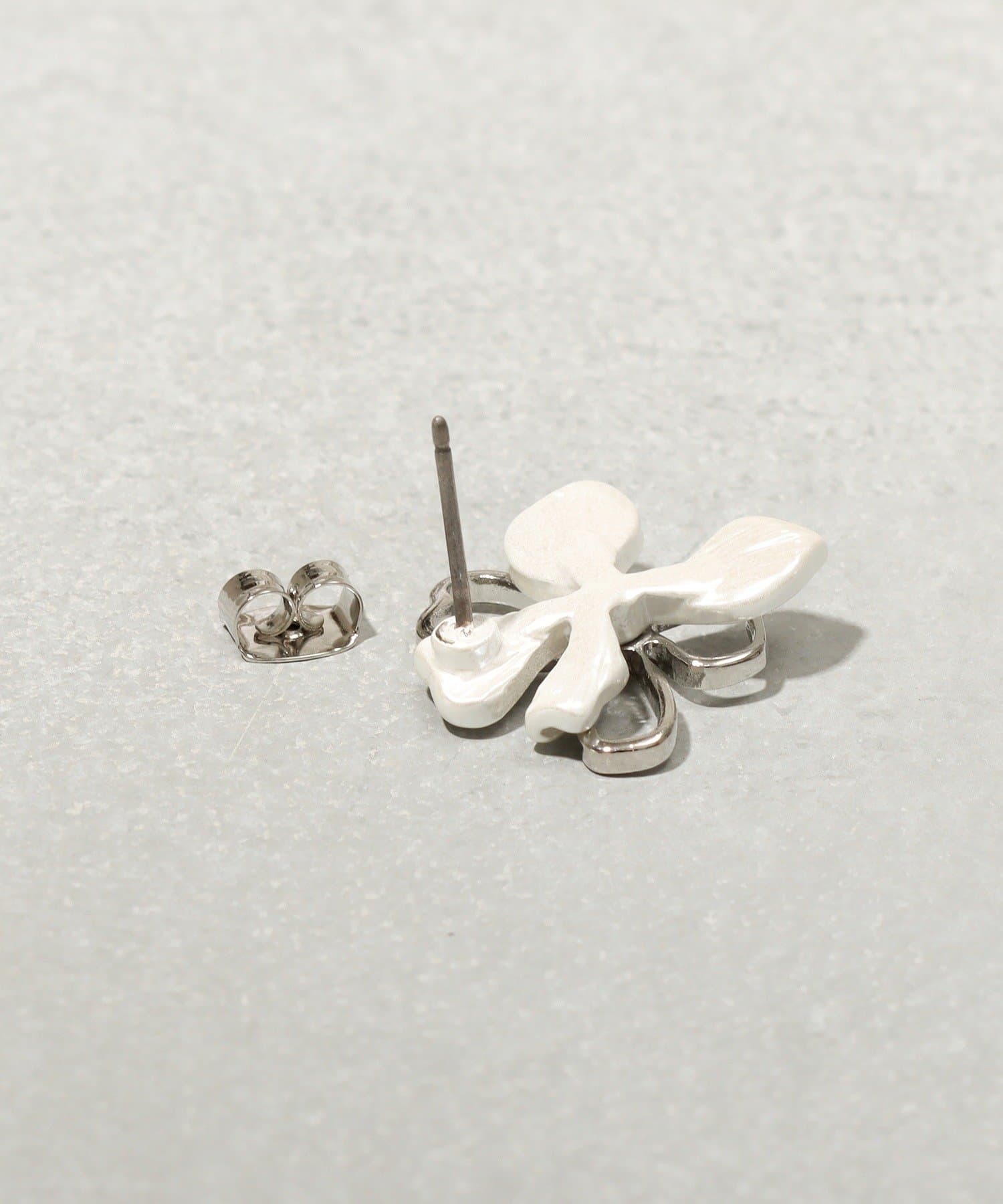 3COINS(スリーコインズ) カサネフラワーピアス