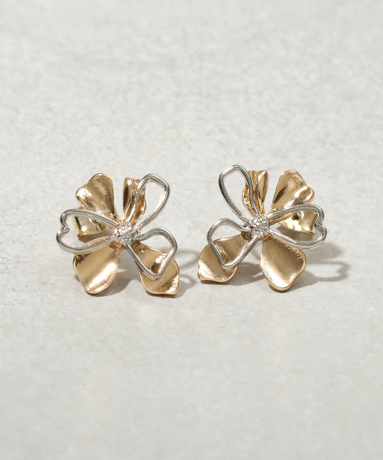 3COINS(スリーコインズ) カサネフラワーピアス