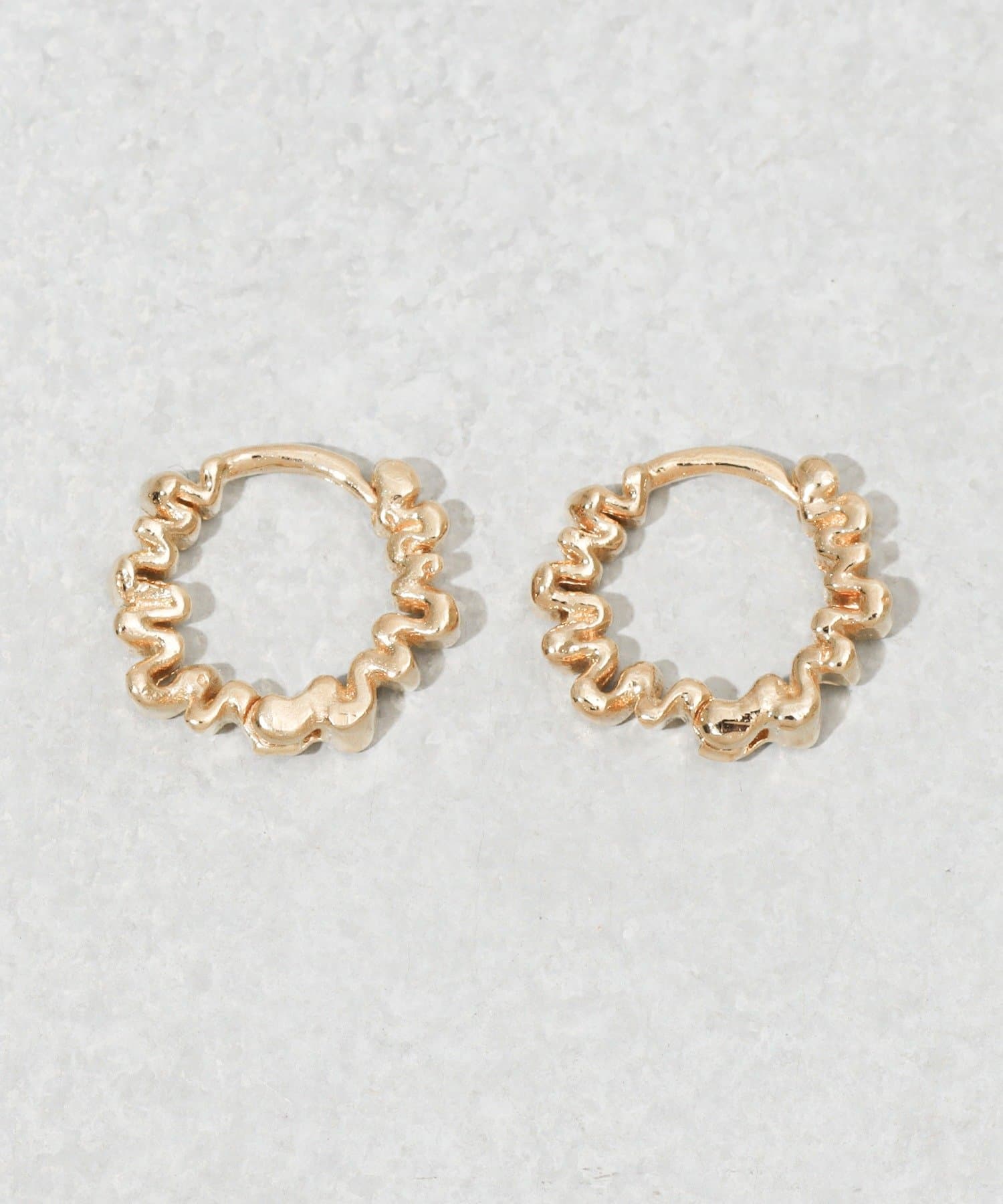3COINS(スリーコインズ) ウネウネメタルワンタッチピアス