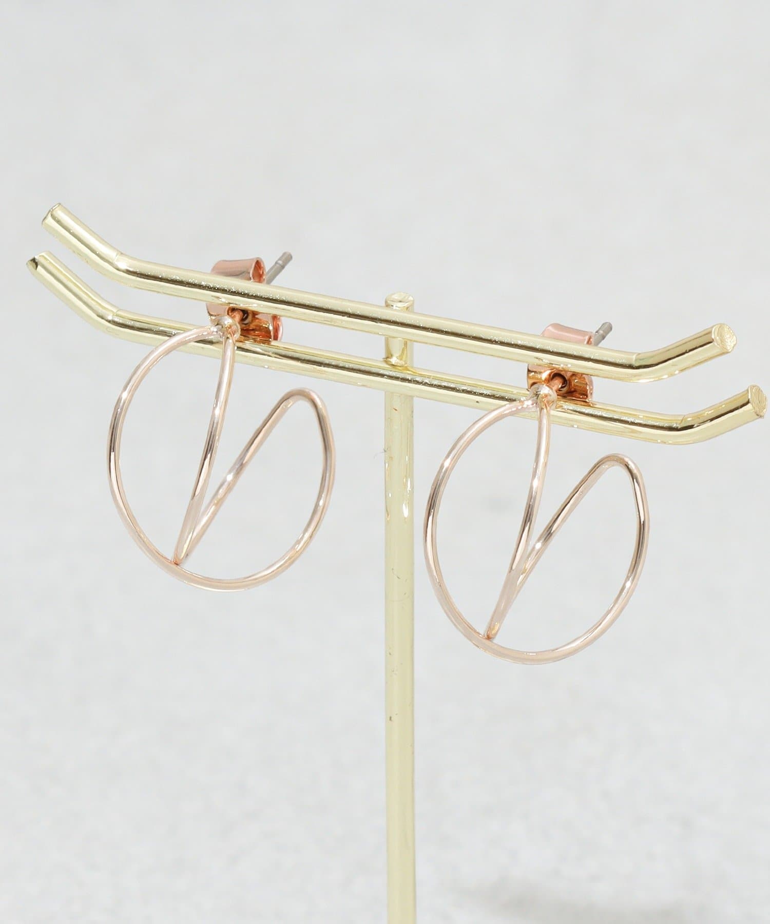 3COINS(スリーコインズ) ラインクロスフープピアス