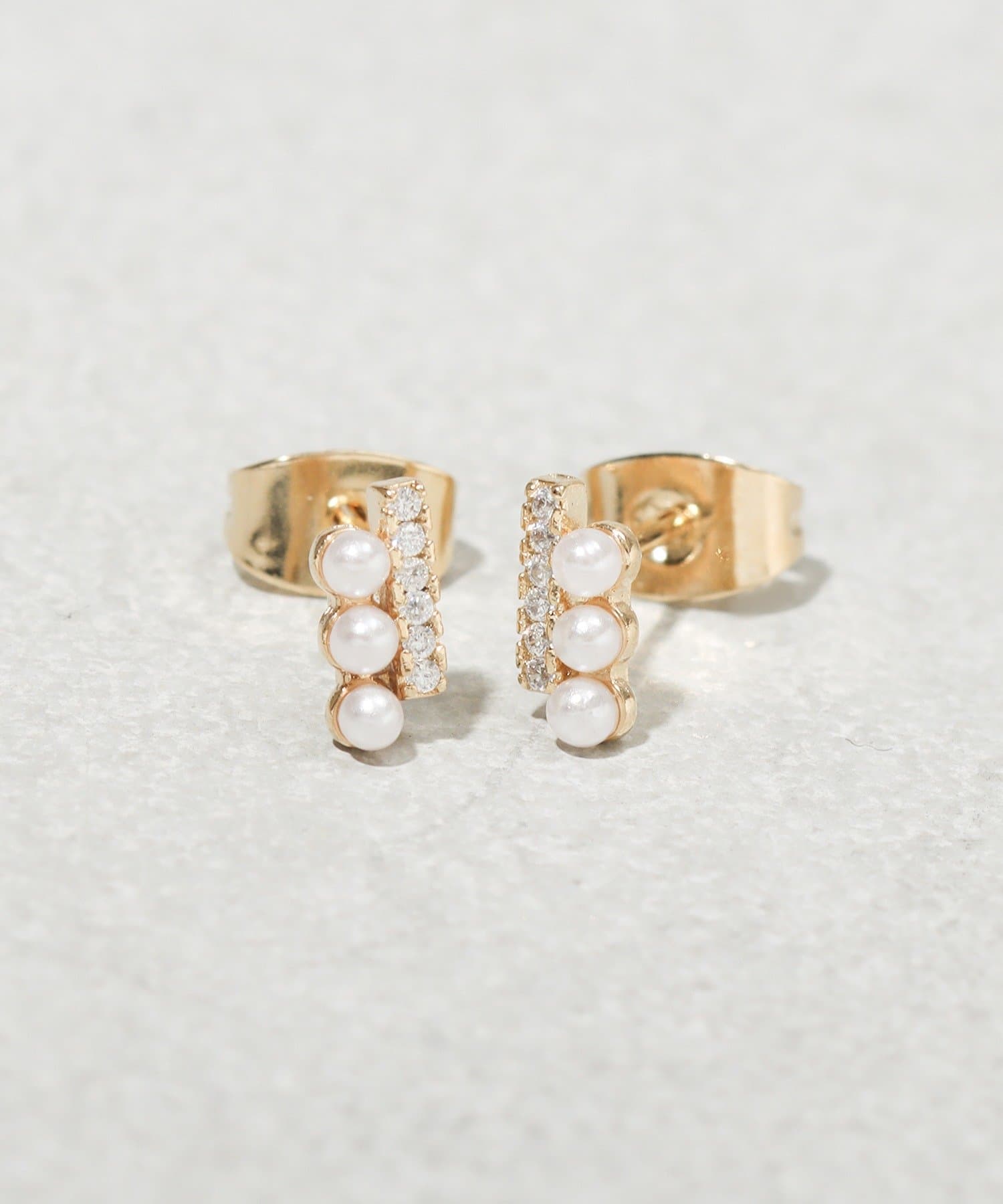3COINS(スリーコインズ) ミニパールキュービックピアス