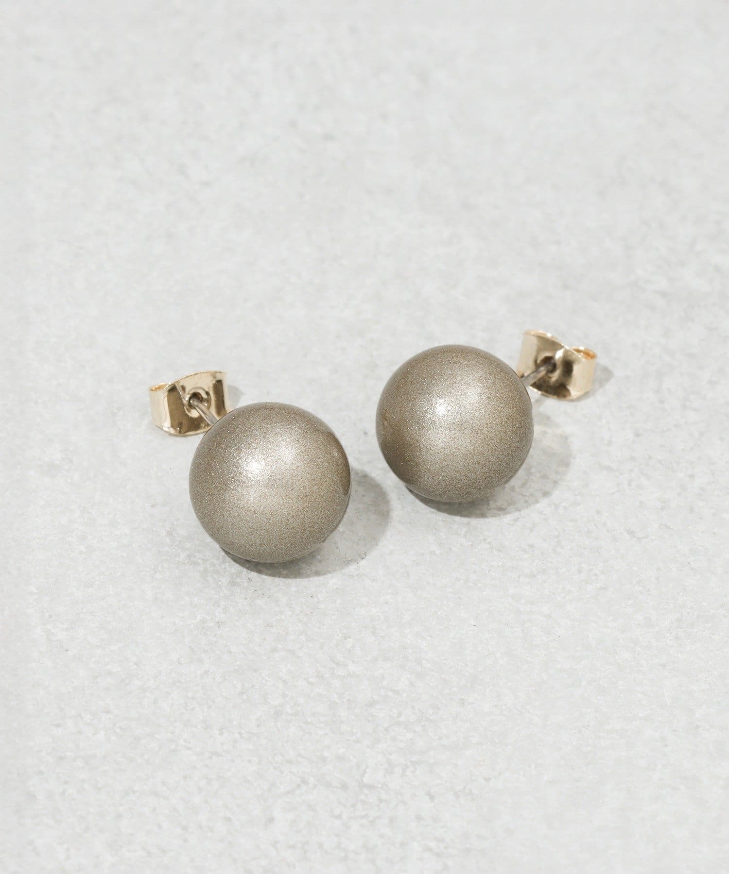 3COINS(スリーコインズ) ラメボールピアス