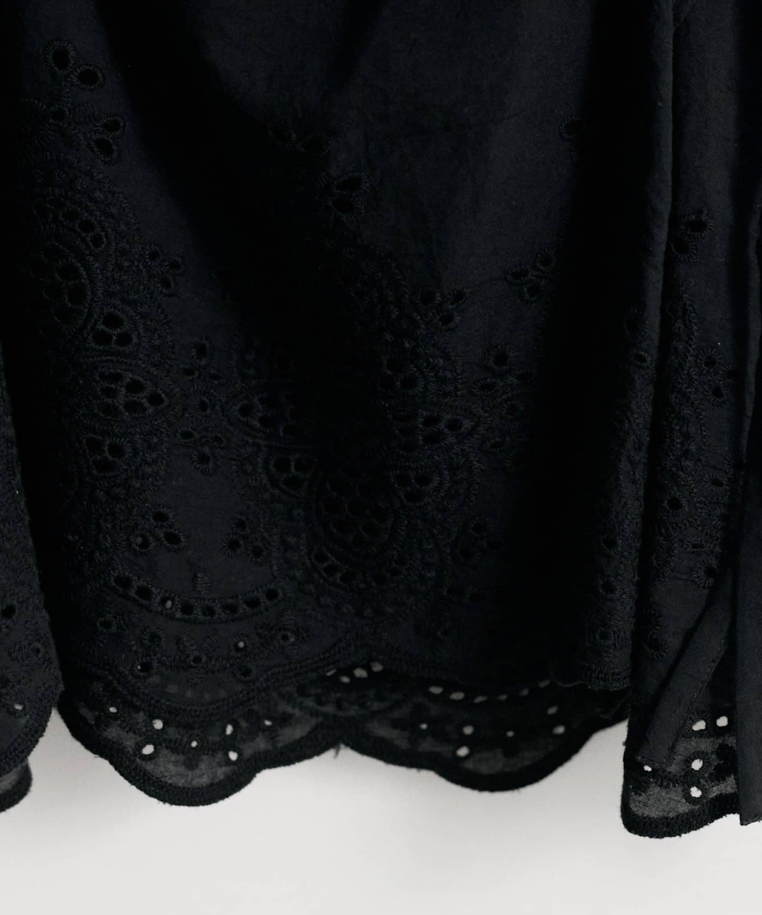 LARUTA(ラルータ) 【Web限定】綿スカラップ刺繍キャミ