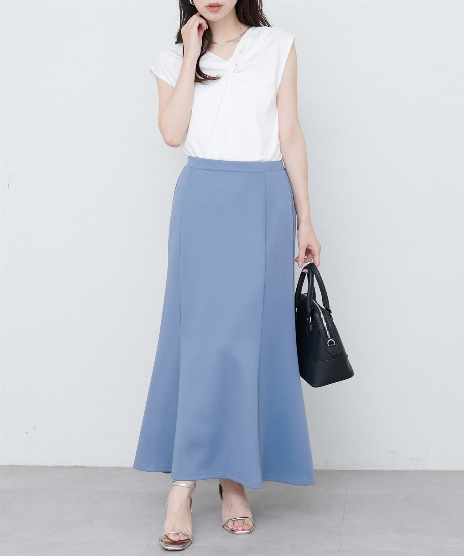 【2025SS natural couture】カットソーマーメイドスカート■Design歩くたびに優雅に揺れる、上品なマーメイドシルエットのスカート。優しく体に添うシルエットは、気になるラインをカバ