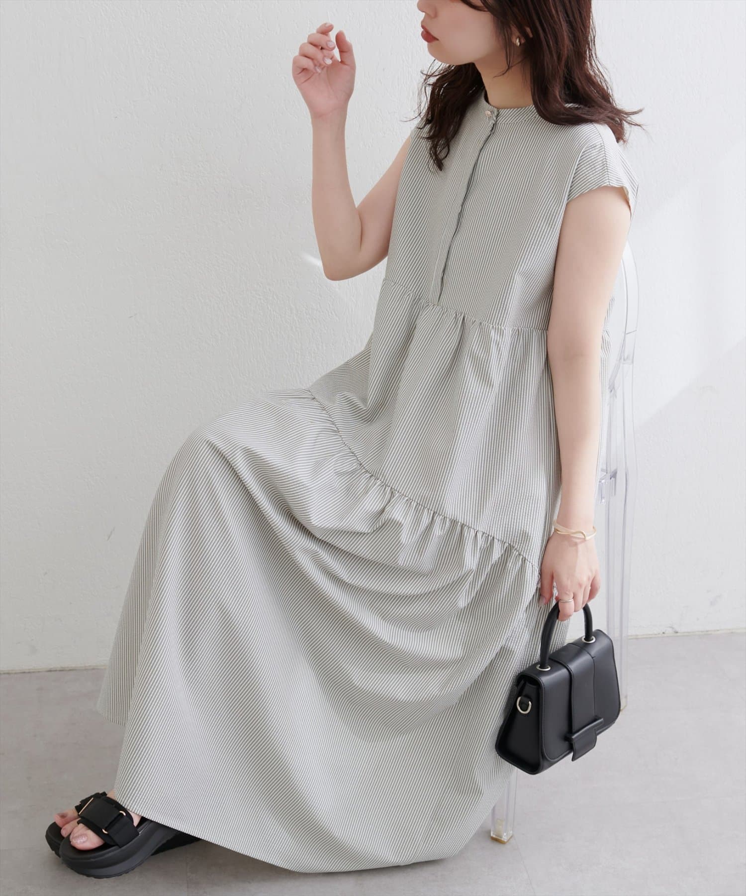 【2025SS natural couture】ノースリティアードワンピース■Designふわりと軽やかな着心地で、シーズンを通して活躍するティアードワンピース。バンドカラーは、首元をすっきりと見せ、