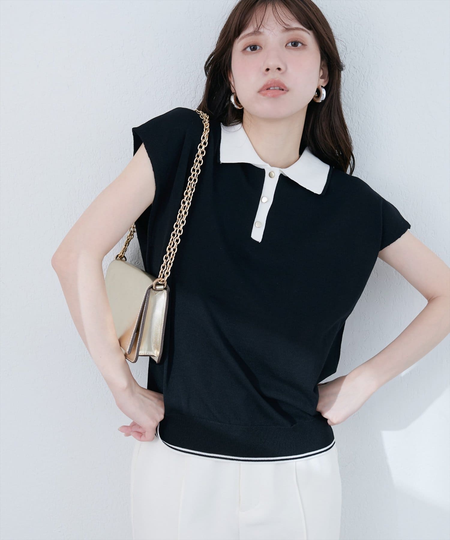 【2025AW natural couture】衿付き配色ライン入りニットWEB限定カラー：ベージュ■Designクラシカルなポロデザインに、トレンド感をプラスしたニットプルオーバー。上品なニット素材