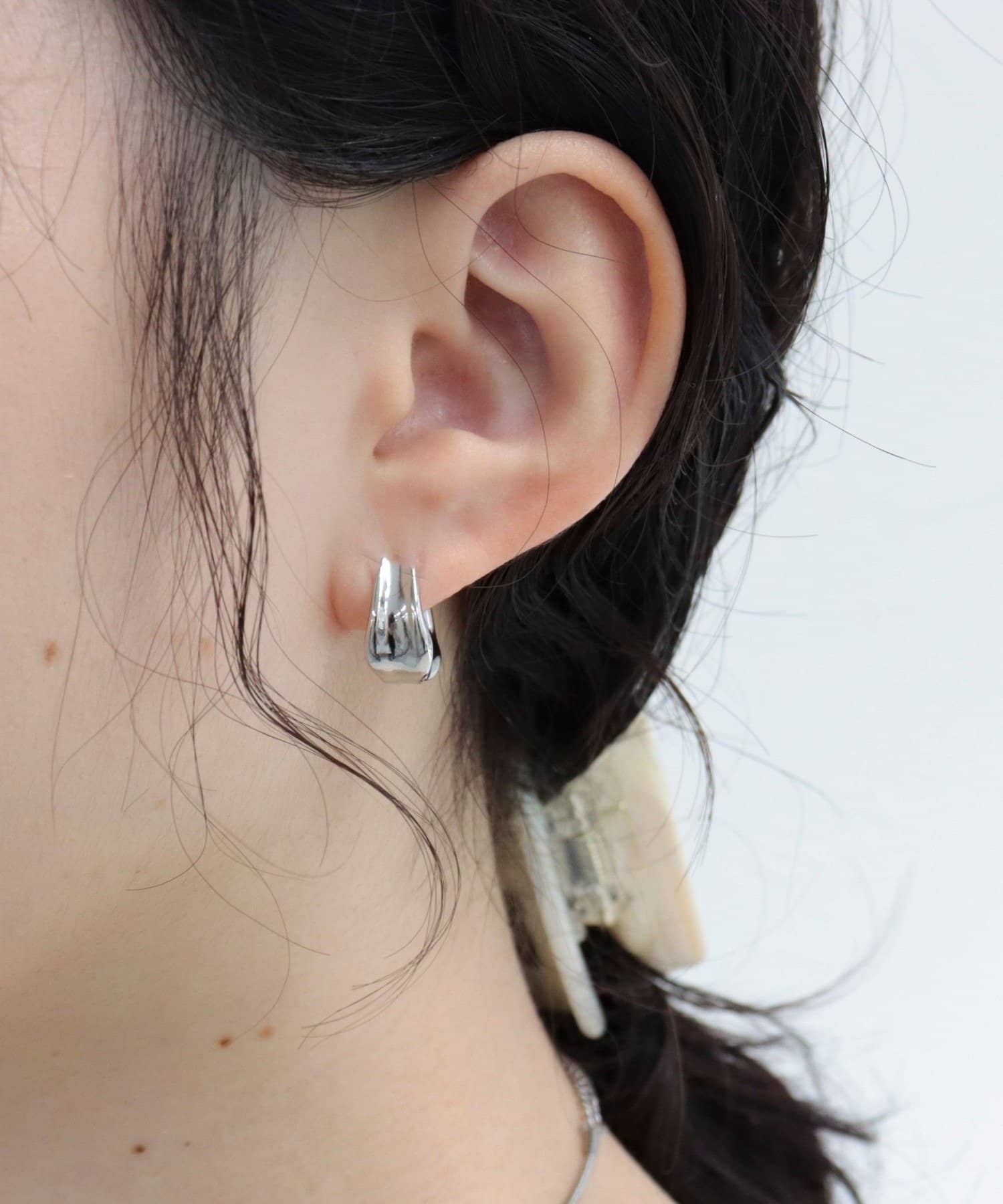 ノバ 10K(Y) パヴェ プチ ワンタッチ ピアス ウェーブミニリングワンタッチピアス | FREDY & GLOSTER