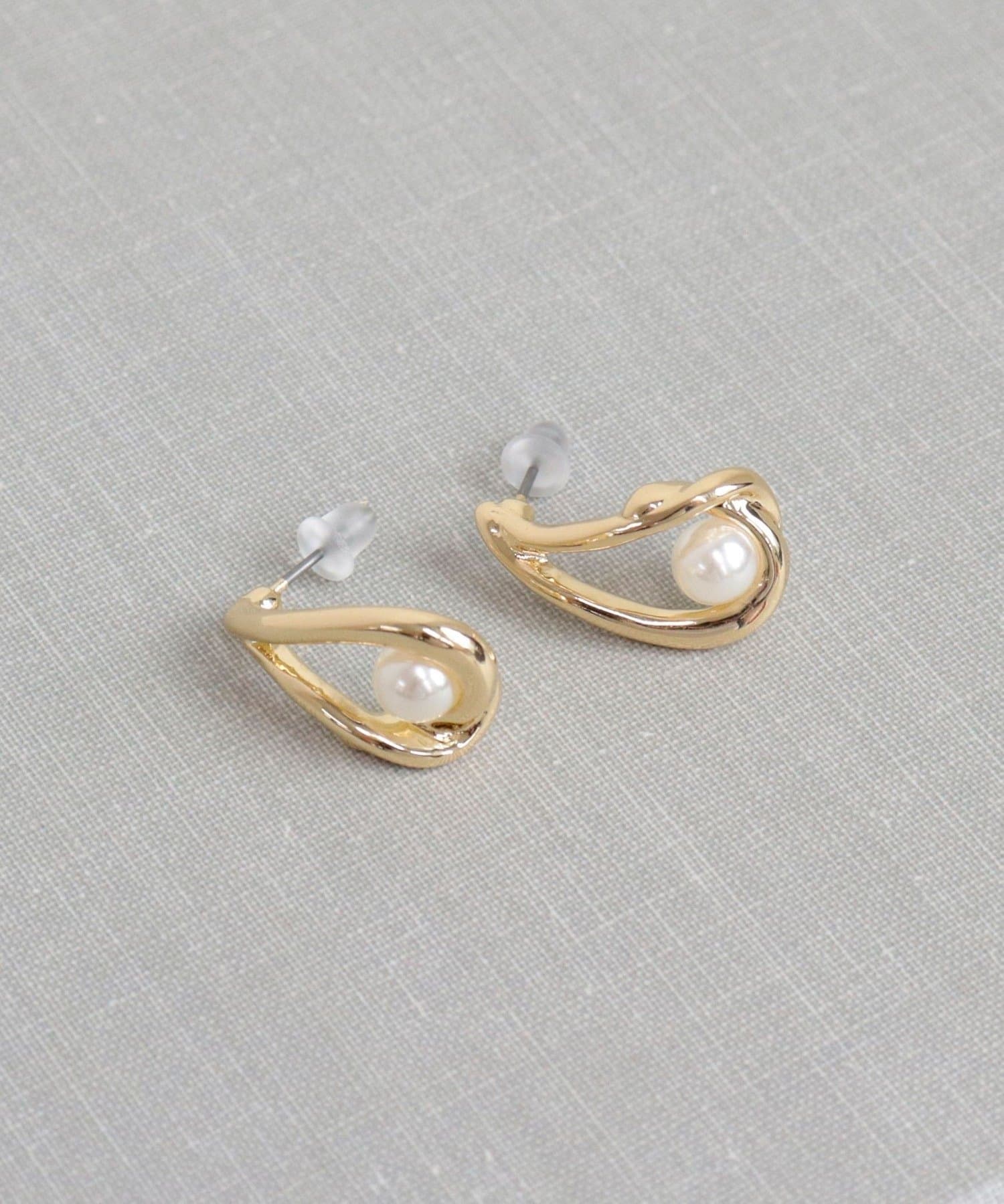 FREDY & GLOSTER(フレディ アンド グロスター) しずくメタル1パールピアス