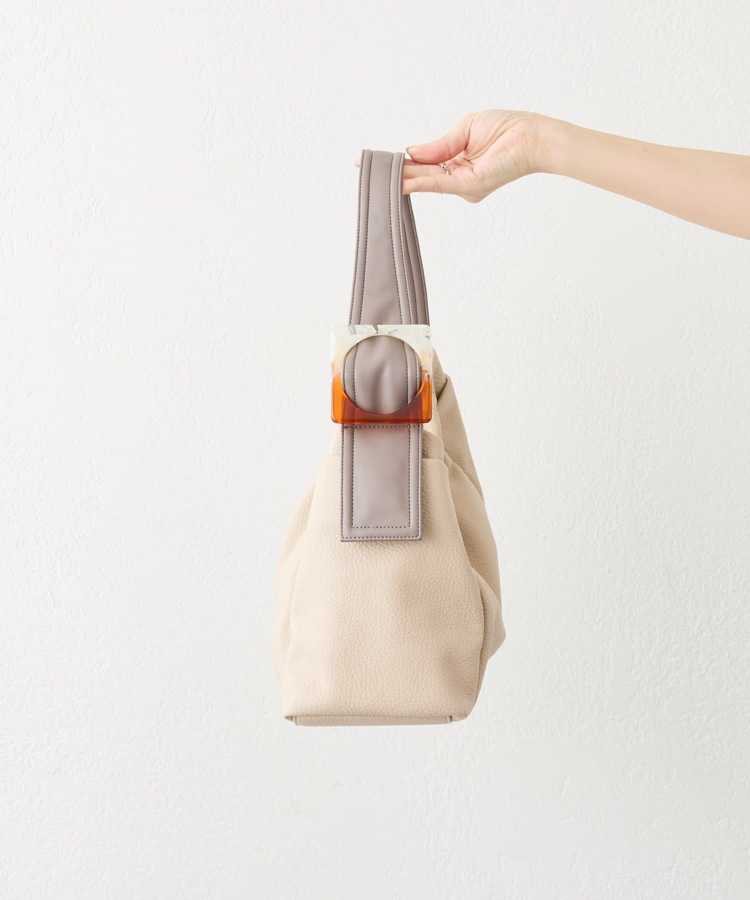 新品未使用 ボディーバッグ ベージュ イアパピヨネ 中古・古着通販】ear PAPILLONNER (イアパピヨネ) 樹脂チャーム