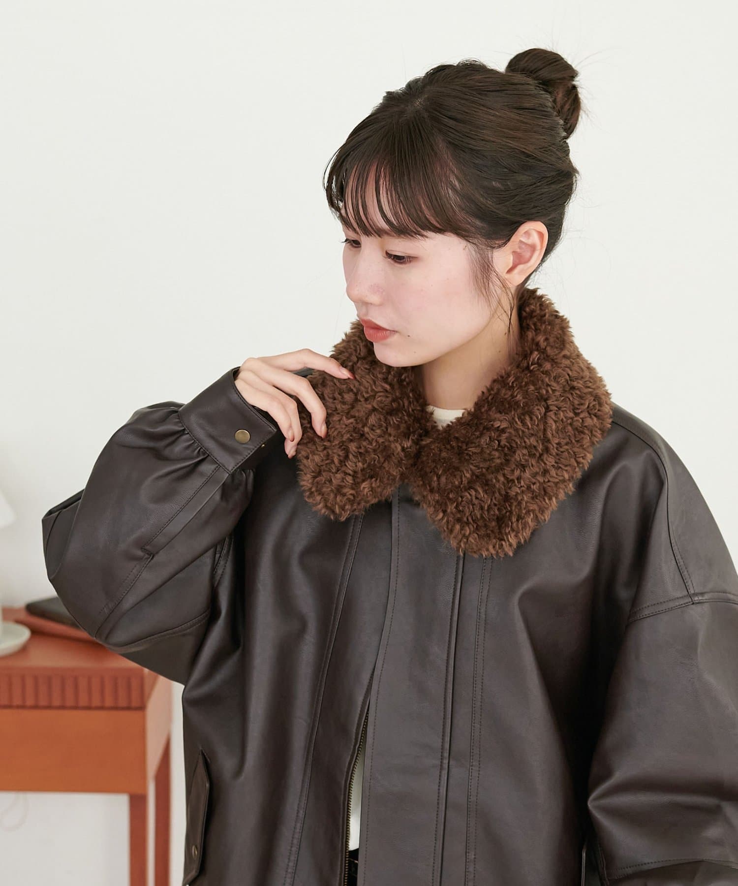 ユニセックス】ボア衿付きフェイクレザーブルゾン | DISCOAT