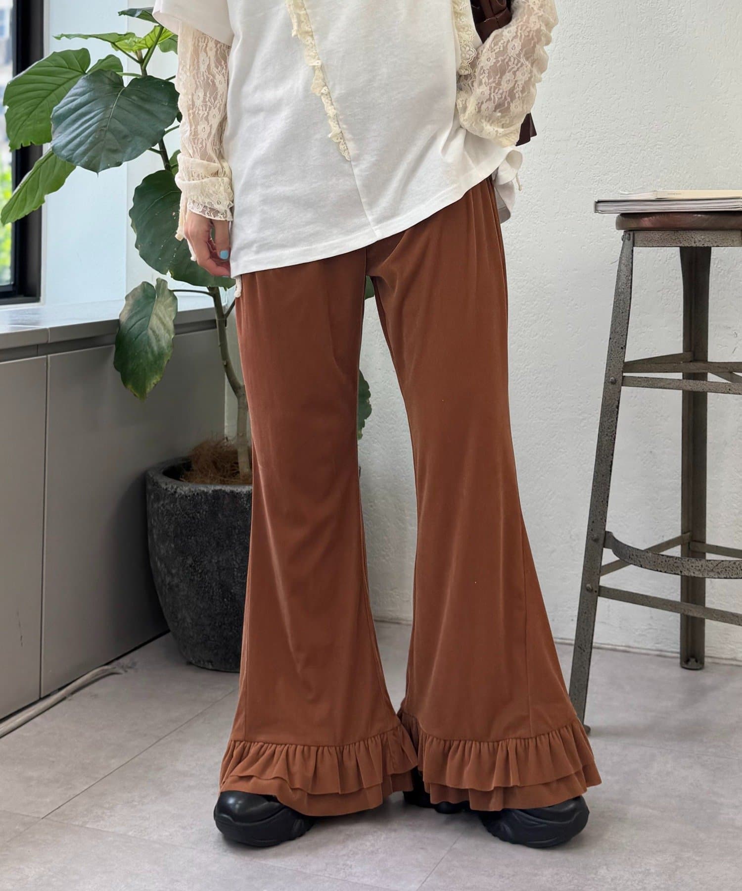 w closet(ダブルクローゼット) 【25AW】【４色展開】裾フリルベロアパンツ
