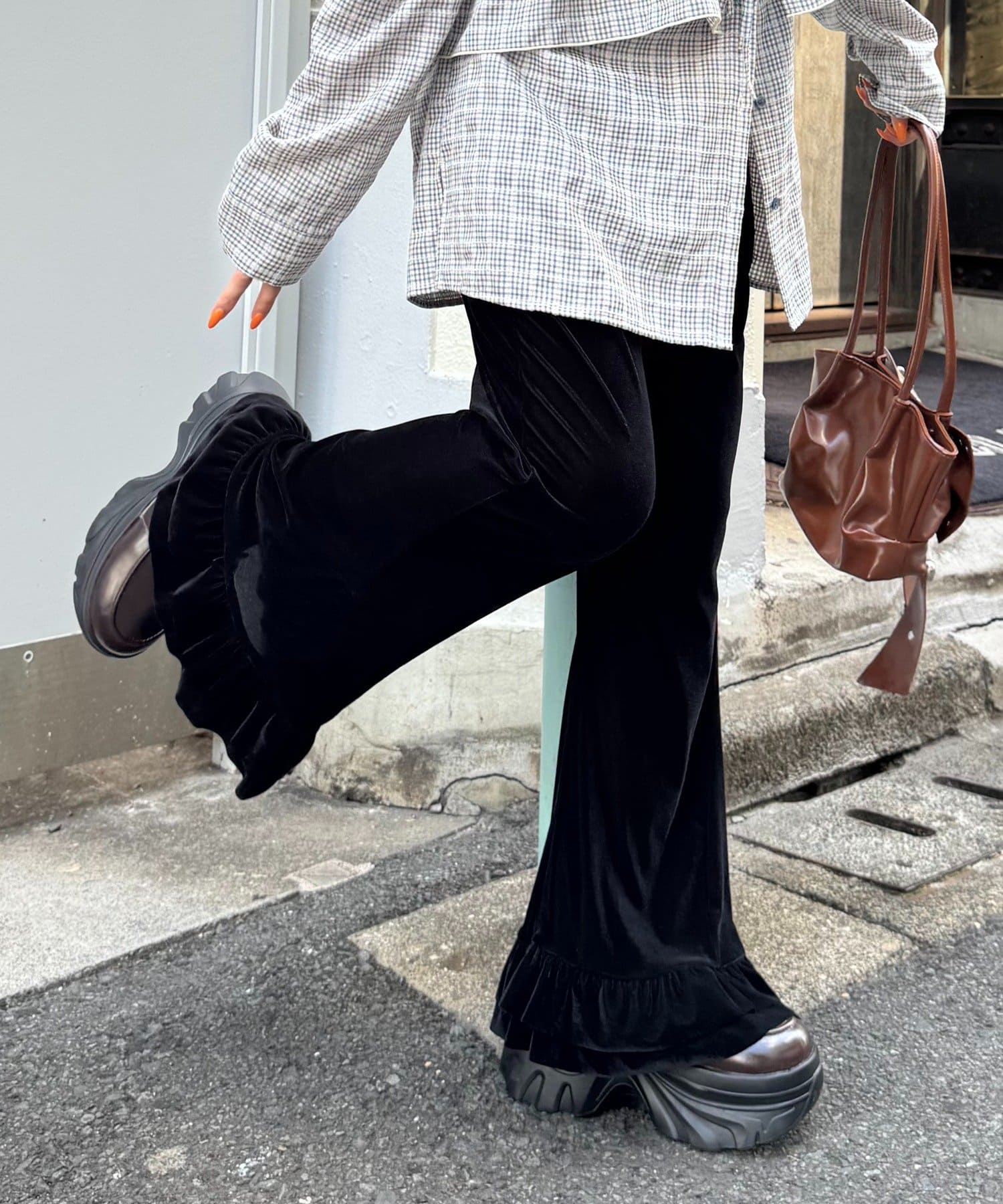 w closet(ダブルクローゼット) 【25AW】【４色展開】裾フリルベロアパンツ