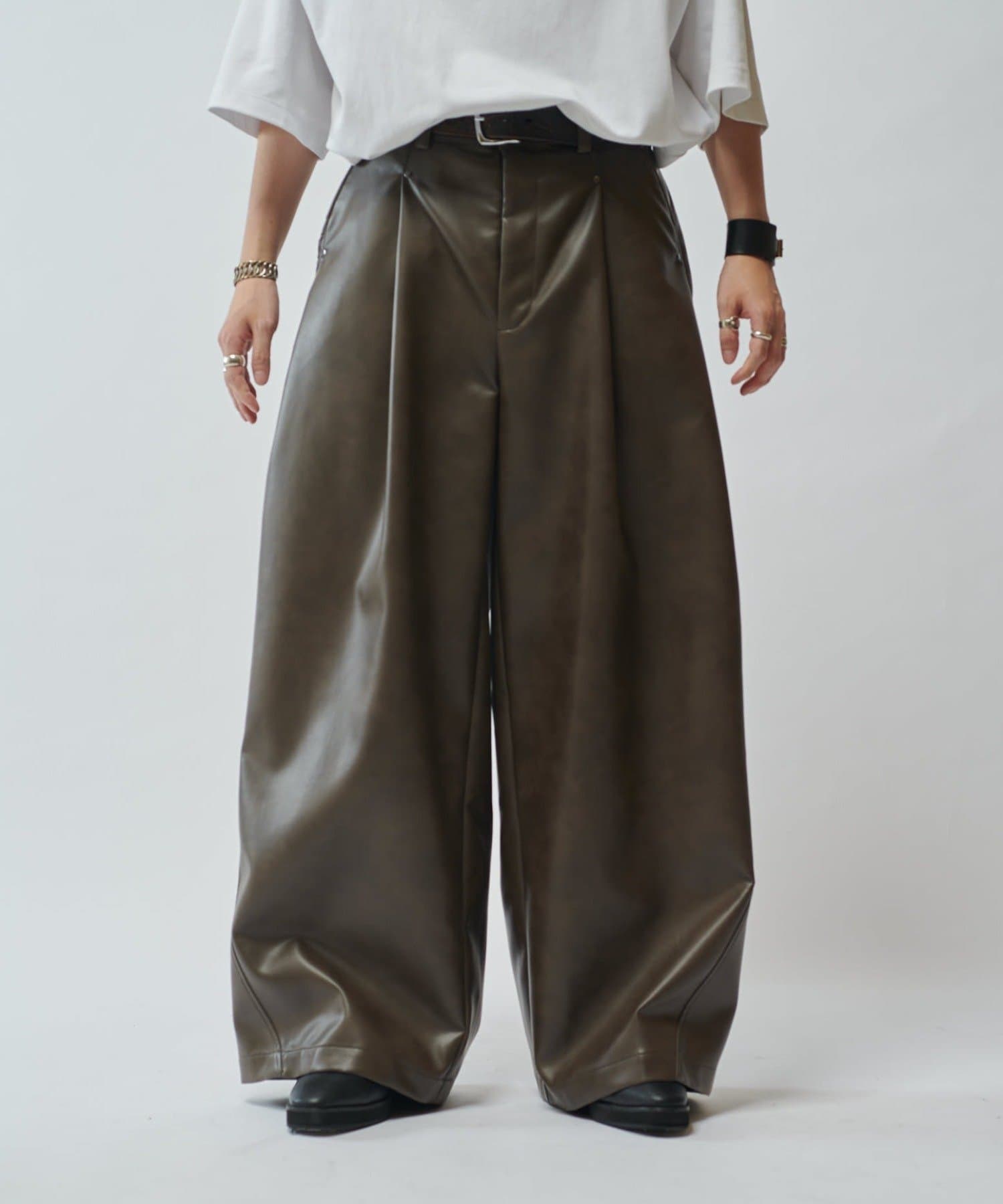 Lui's(ルイス) 【SURJENT】 シンセティックレザーワイドストレートパンツ