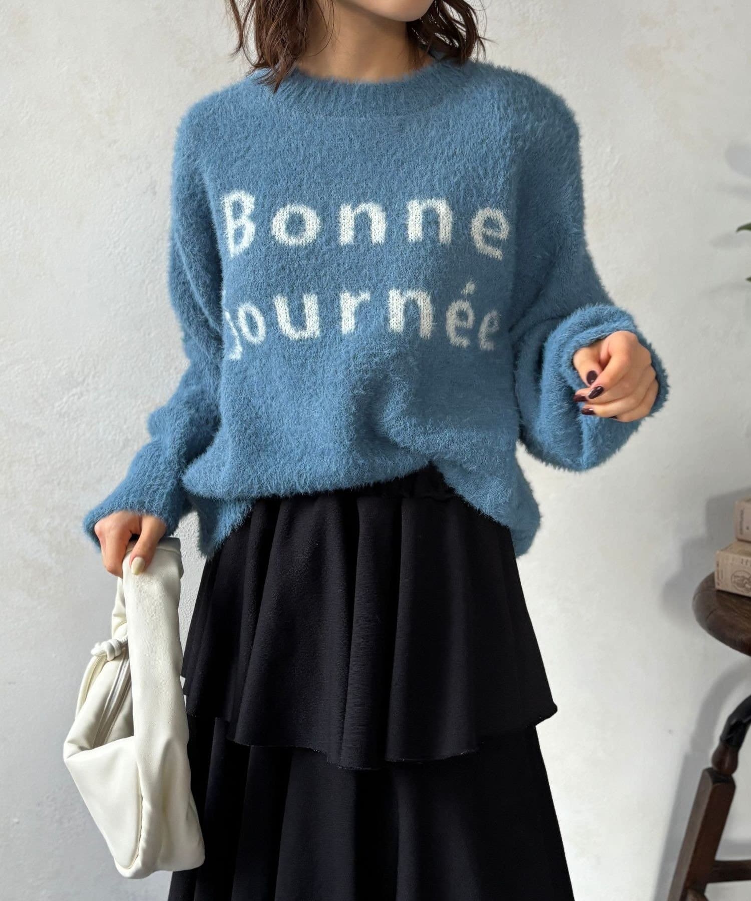 LOCUST(ローカスト) 【お手入れ簡単】フェザーヤーンレタリングニット①