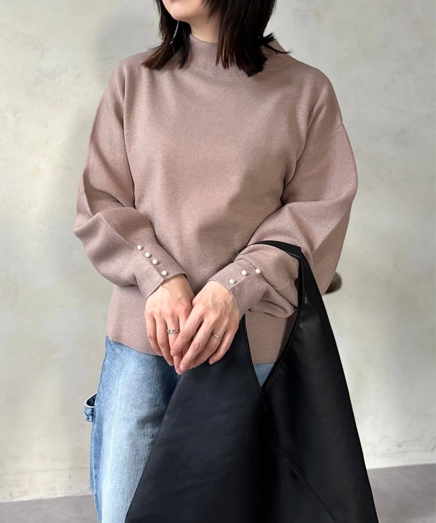 LOCUST(ローカスト) 【伸縮性◎/上品見え】袖パール付ニット