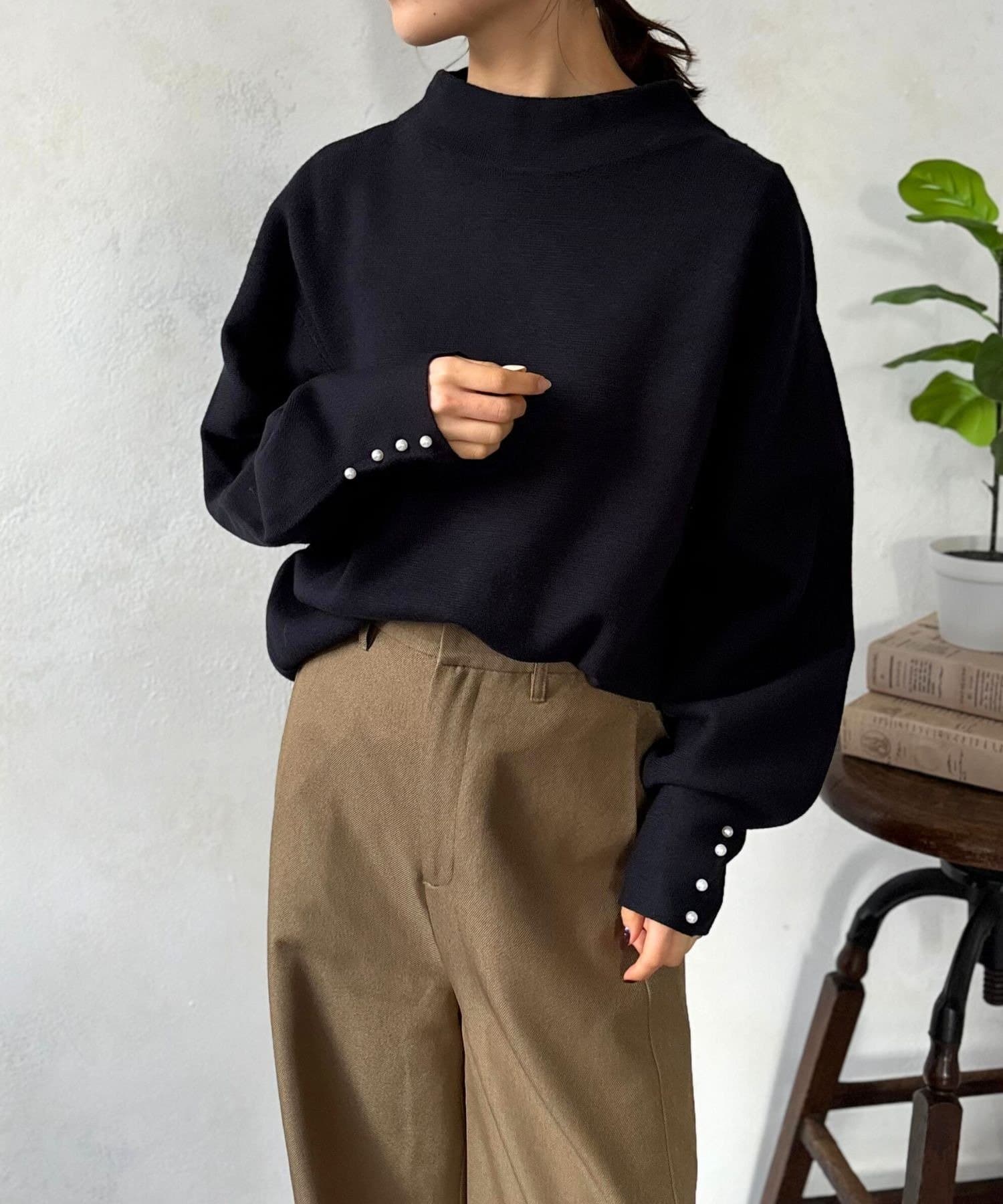 LOCUST(ローカスト) 【伸縮性◎/上品見え】袖パール付ニット