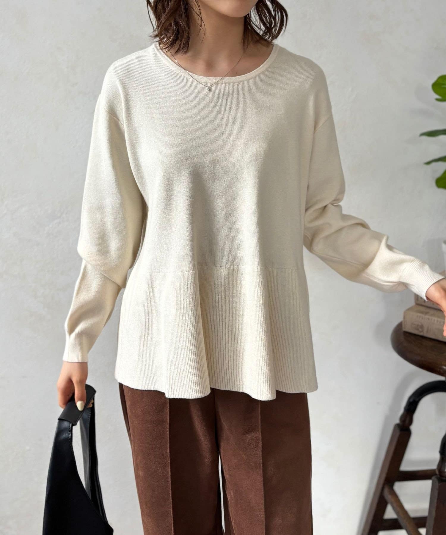 LOCUST(ローカスト) 【伸縮性◎/大人女性に】バックパールペプラムニット