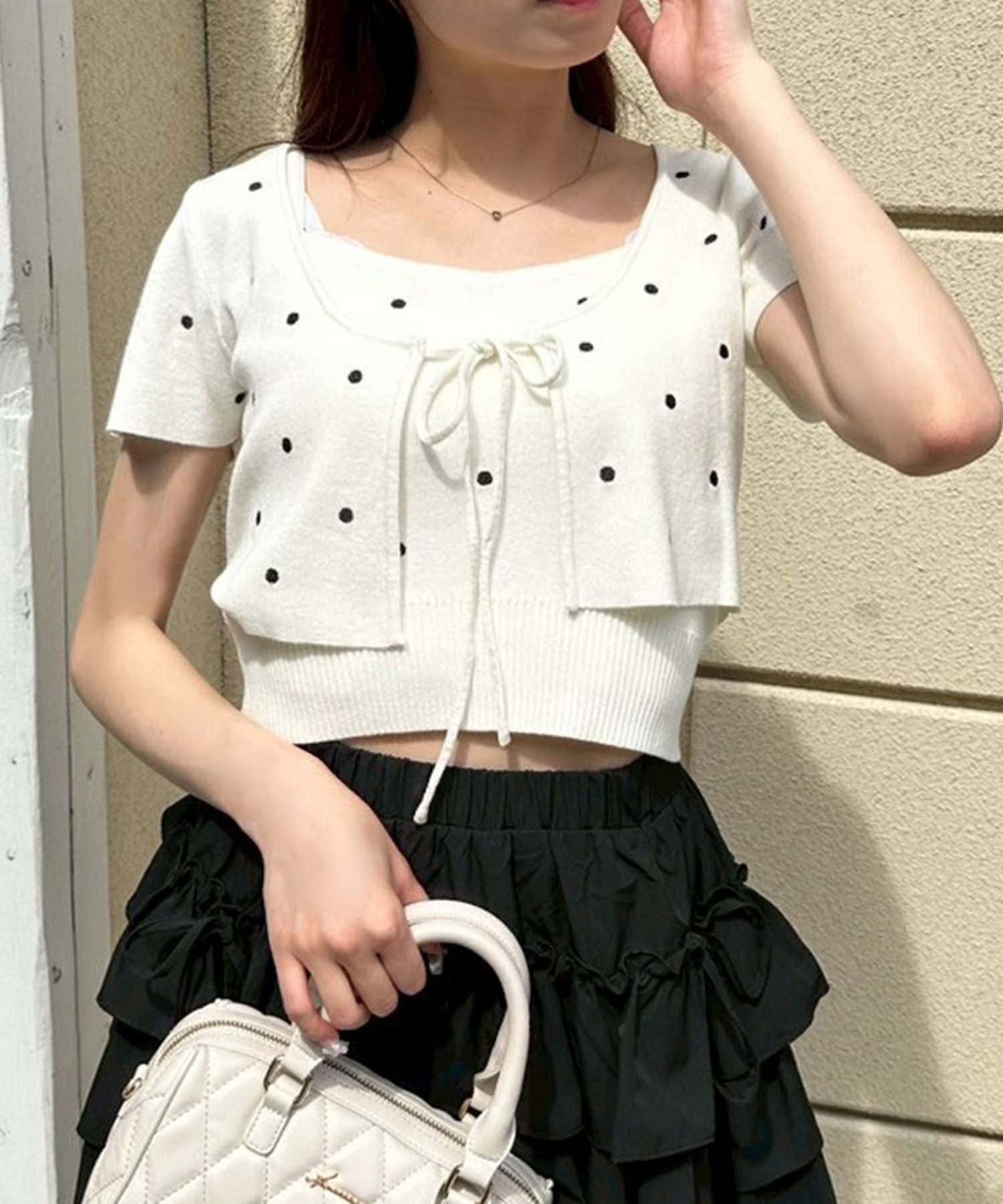 着るだけでこなれ感の出るセットアイテム■デザイン・大人っぽい印象のドット柄がかわいい、キャミとボレロのセット。・ボレロは短め丈＆丸みのある袖で、甘さとバランス感を両立したシルエットです。・キャミはすっ