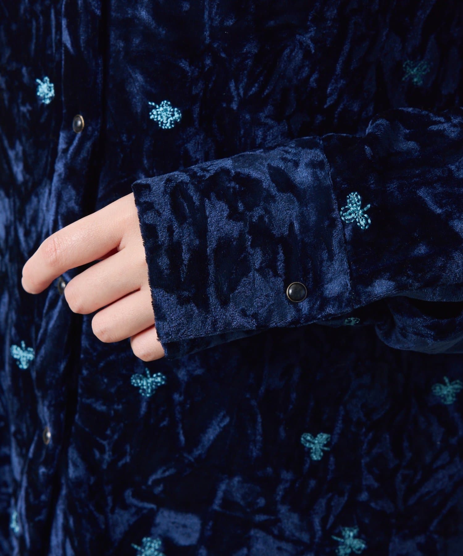 COLLAGE GALLARDAGALANTE(コラージュ ガリャルダガランテ) 【カセット服】刺繍ベロアカットソー
