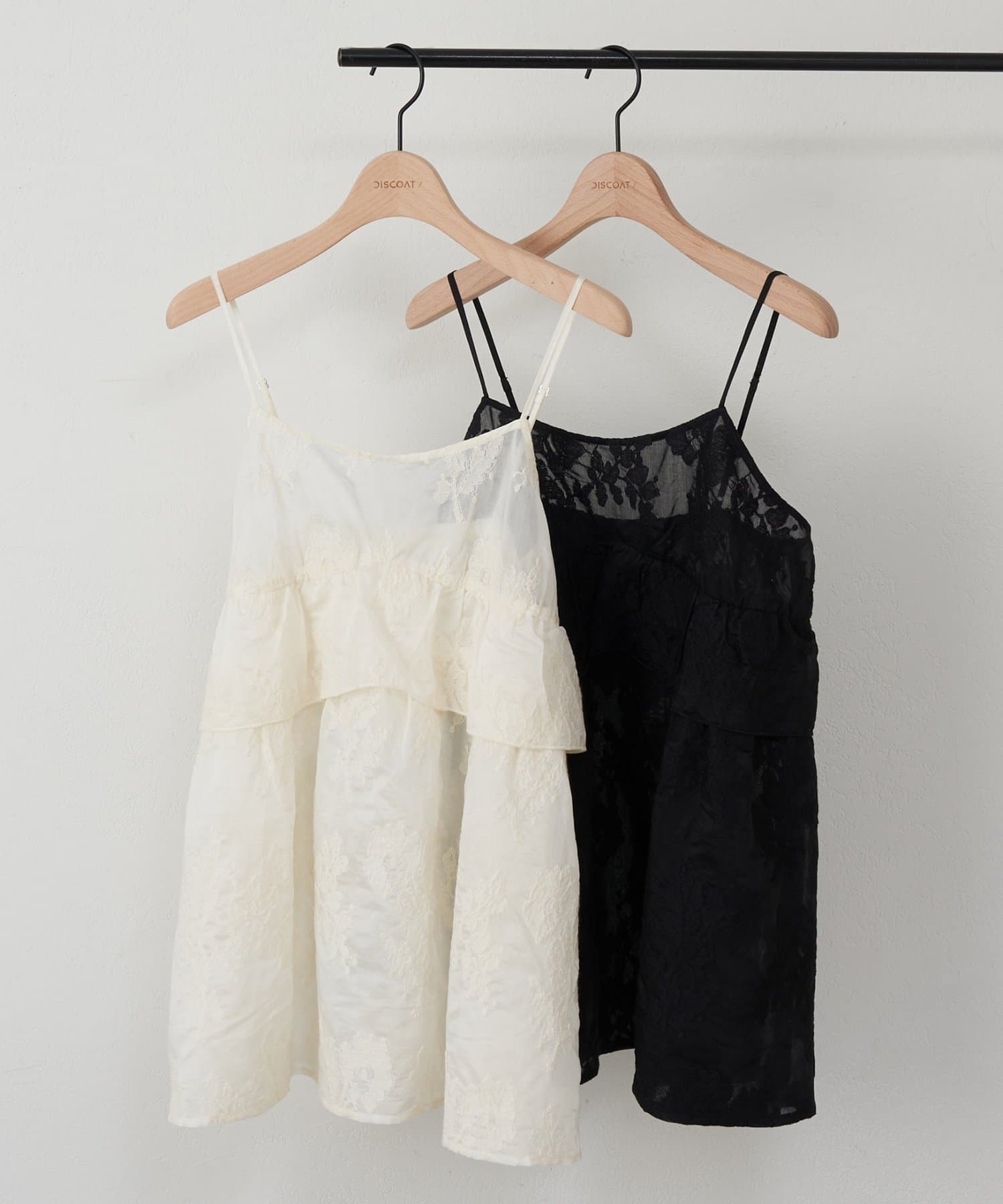 DISCOAT(ディスコート) 【オールシーズン◎/トレンド】刺繍レースキャミチュニック