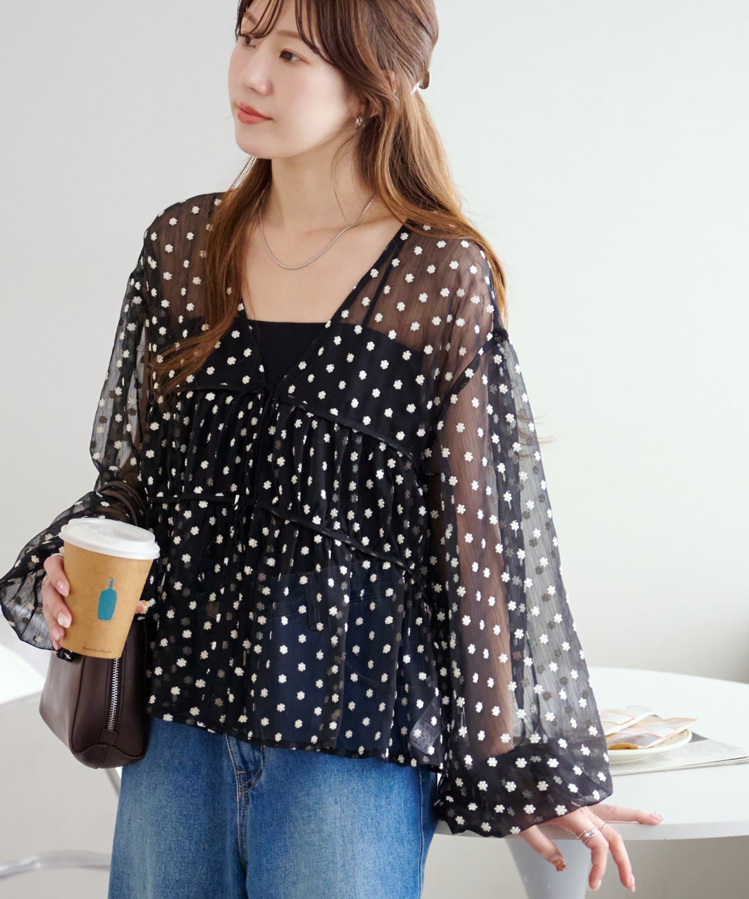 DISCOAT(ディスコート) 刺繍花柄前リボンブラウス