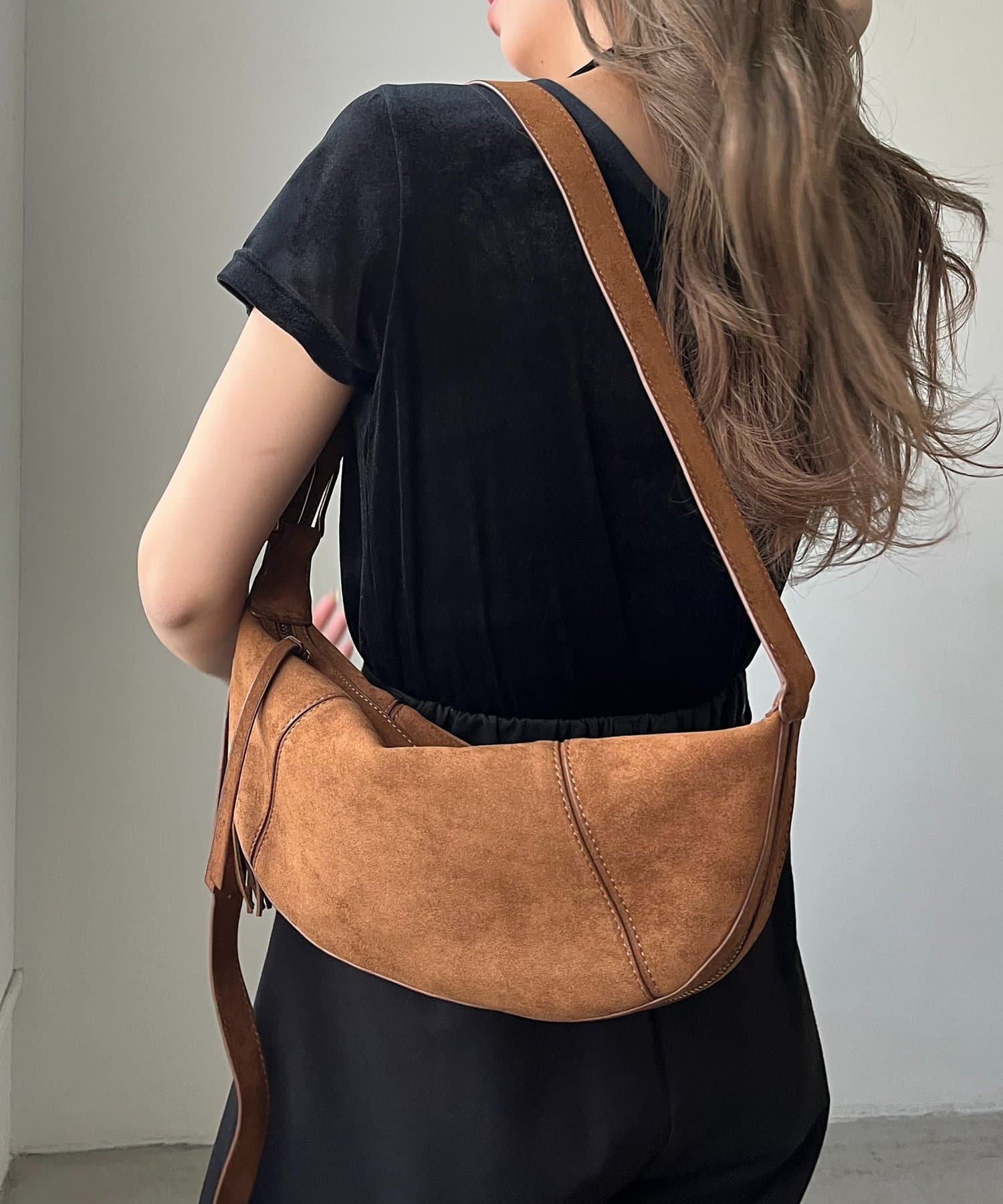 CAPRICIEUX LE'MAGE(カプリシュレマージュ) スエードラウンドショルダーバッグ