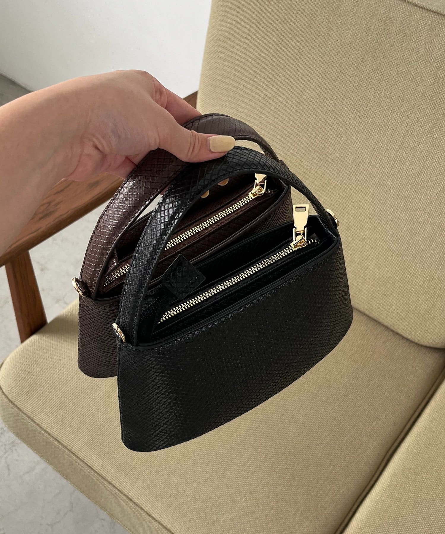 CAPRICIEUX LE'MAGE(カプリシュレマージュ) 台形型押しミニバッグ