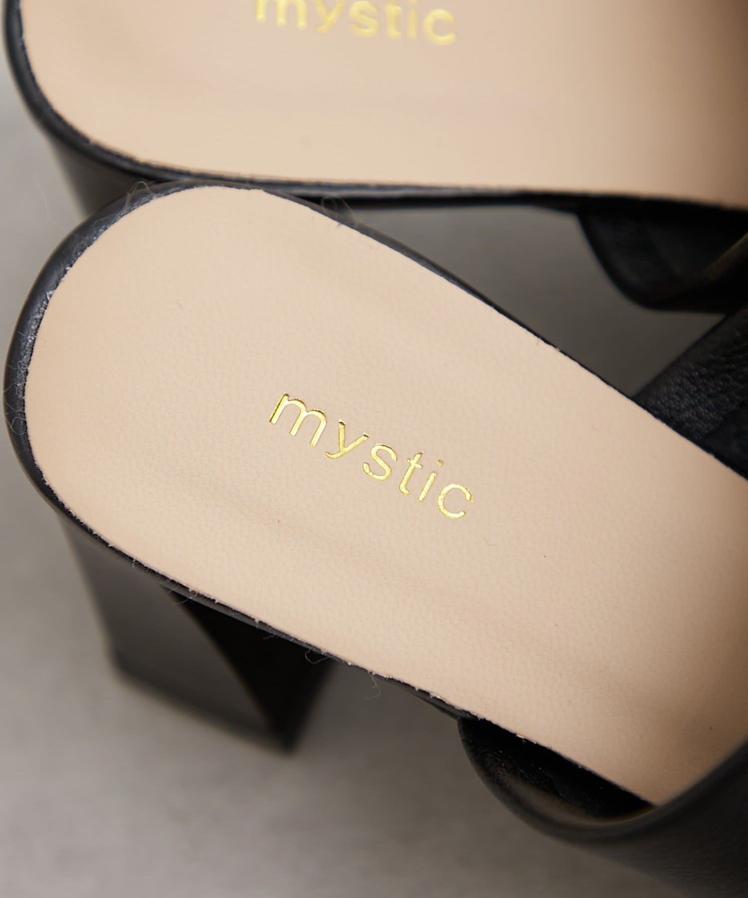 mystic(ミスティック) スクエアミュール