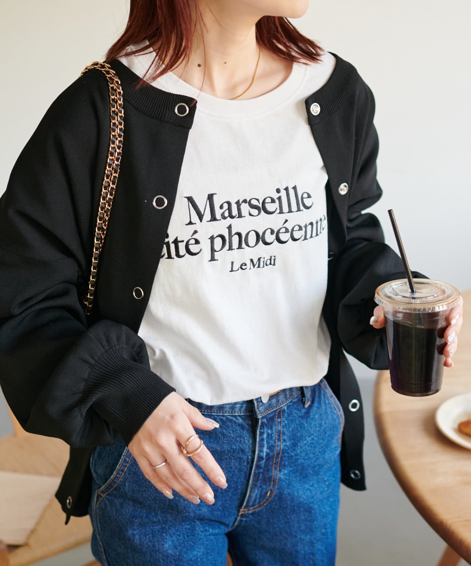 デイリーに活躍するロングスリーブTシャツフロントのロゴ刺繍が、アクセントを効かせるロングスリーブTシャツ。柔らかな着心地と吸水性に優れ、洗濯にも強いUSコットンを使用。ドロップショルダーに、程よくゆと