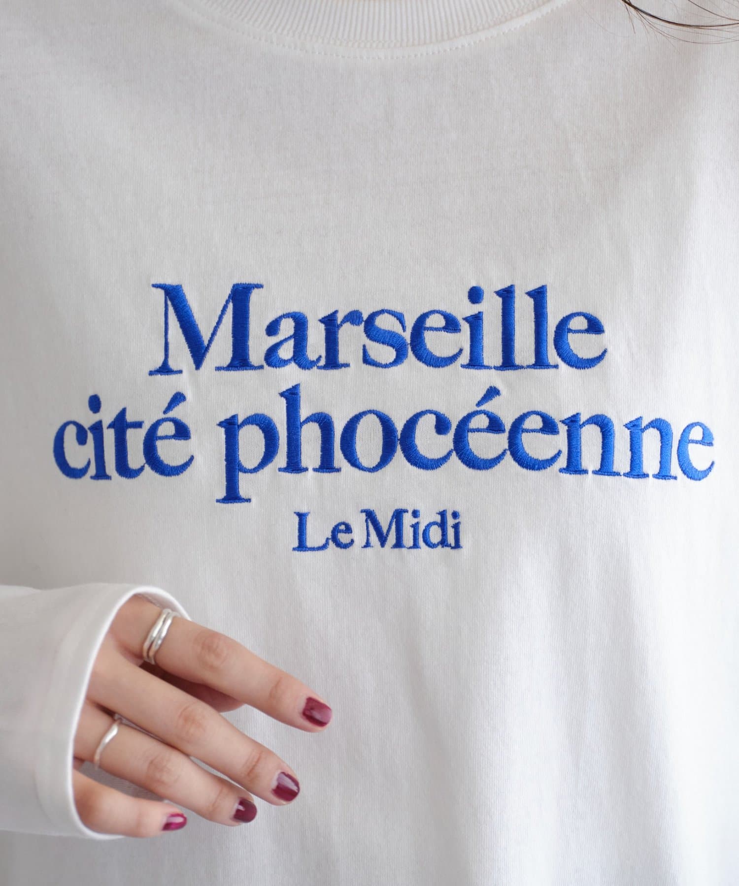 DISCOAT(ディスコート) 【WEB限定】エンブロイダリーロゴロングスリーブTシャツ