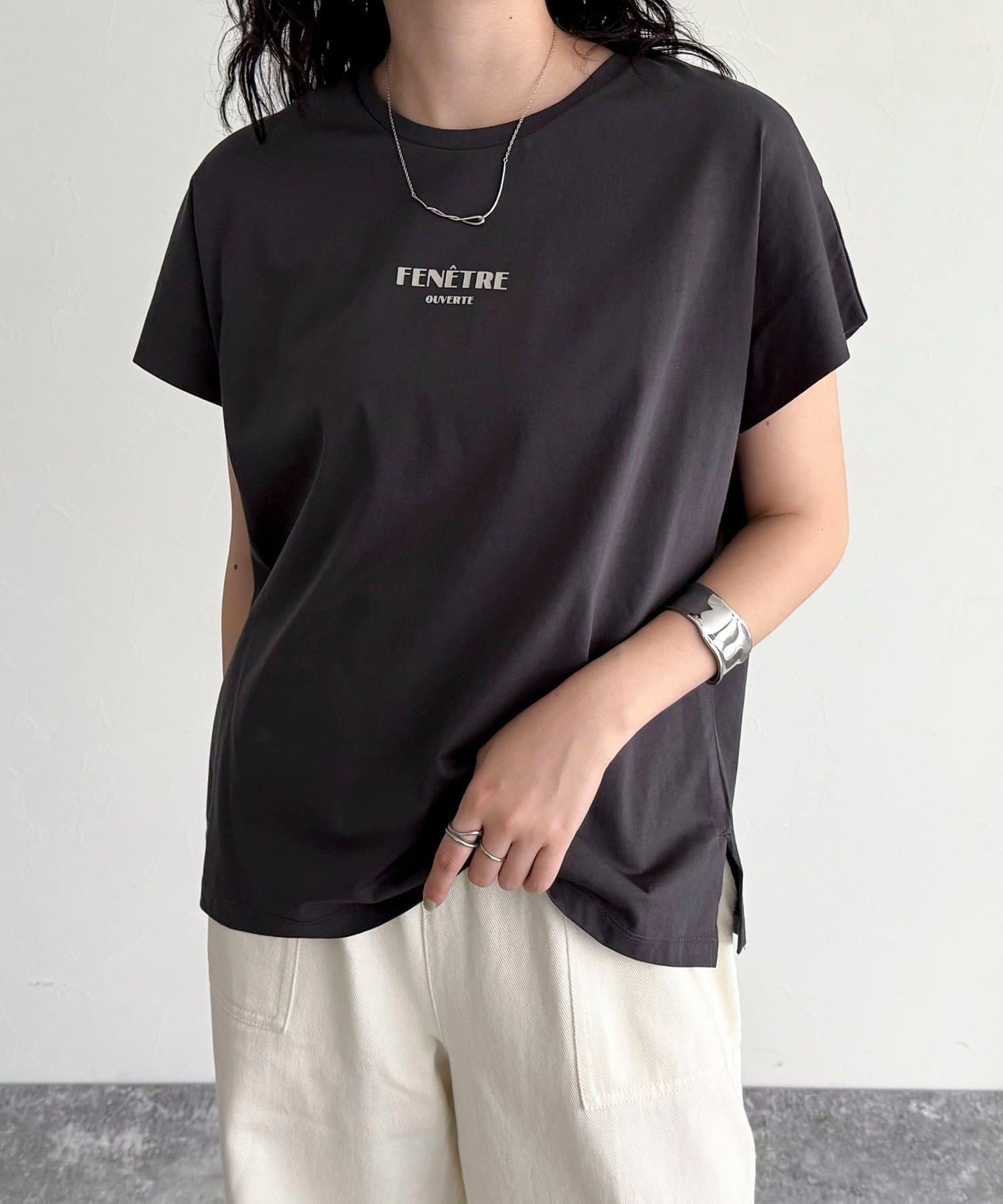 FREDY & GLOSTER(フレディ アンド グロスター) 袖折り返しちびロゴT