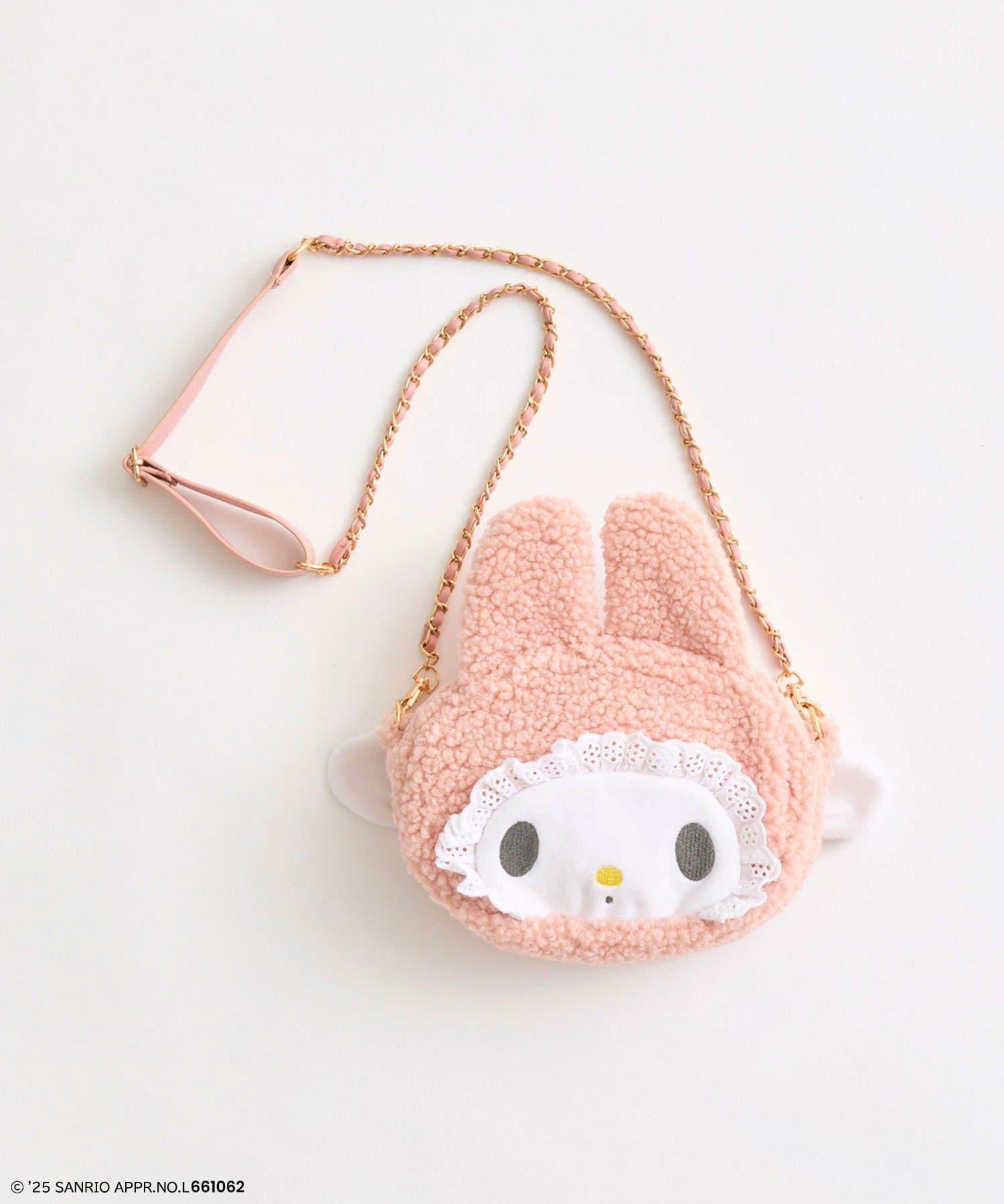 一緒にお出かけできる♡ぬいぐるみ感覚のふわふわポシェット■デザイン・「マイメロディ」と「クロミ」のフェイスが主役級にかわいいポシェット。・ふわふわなボア素材で、見た目も肌ざわりもときめく仕上がり。・フ