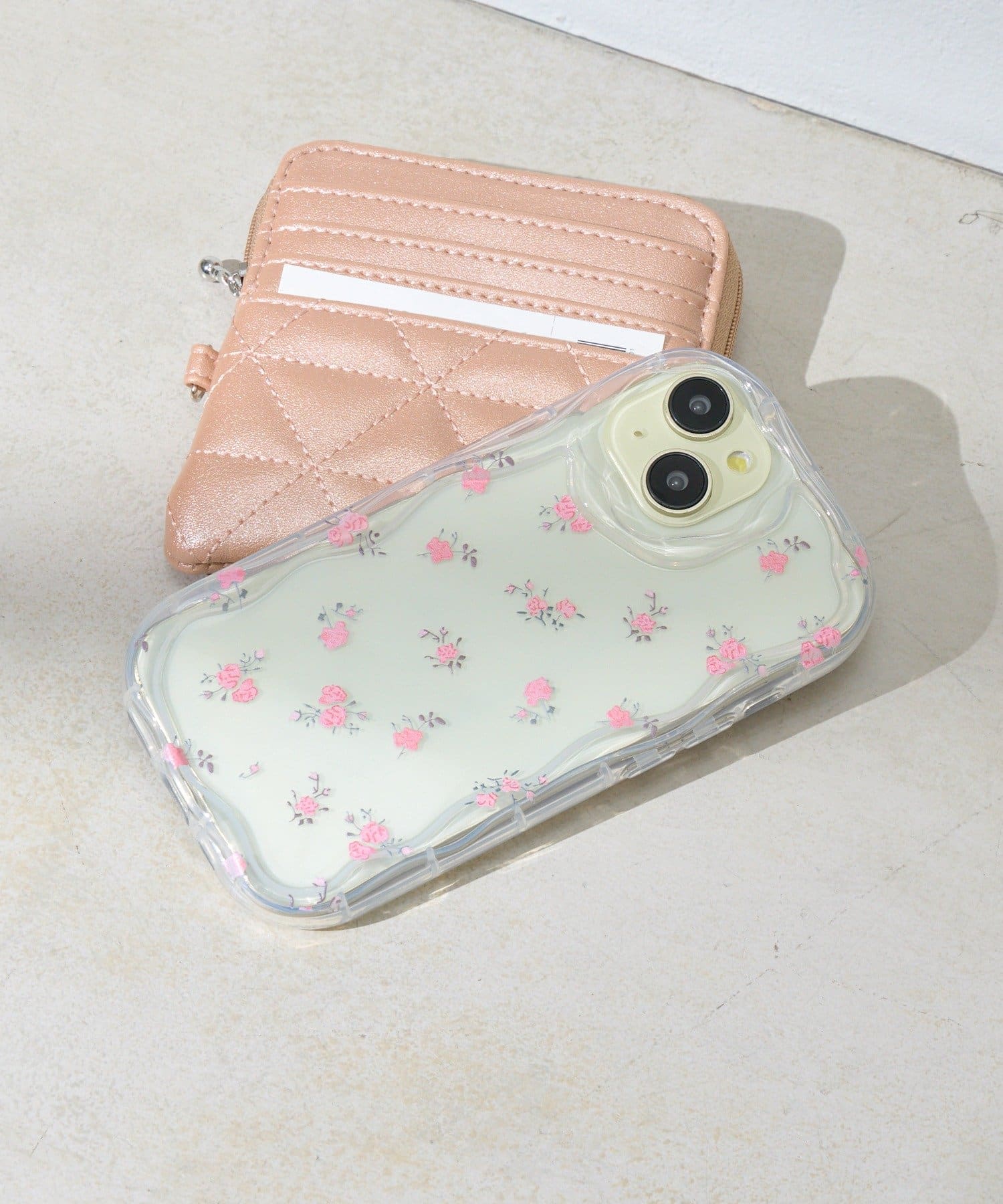 Lattice(ラティス) 小花柄スマホケース(iPhone15)