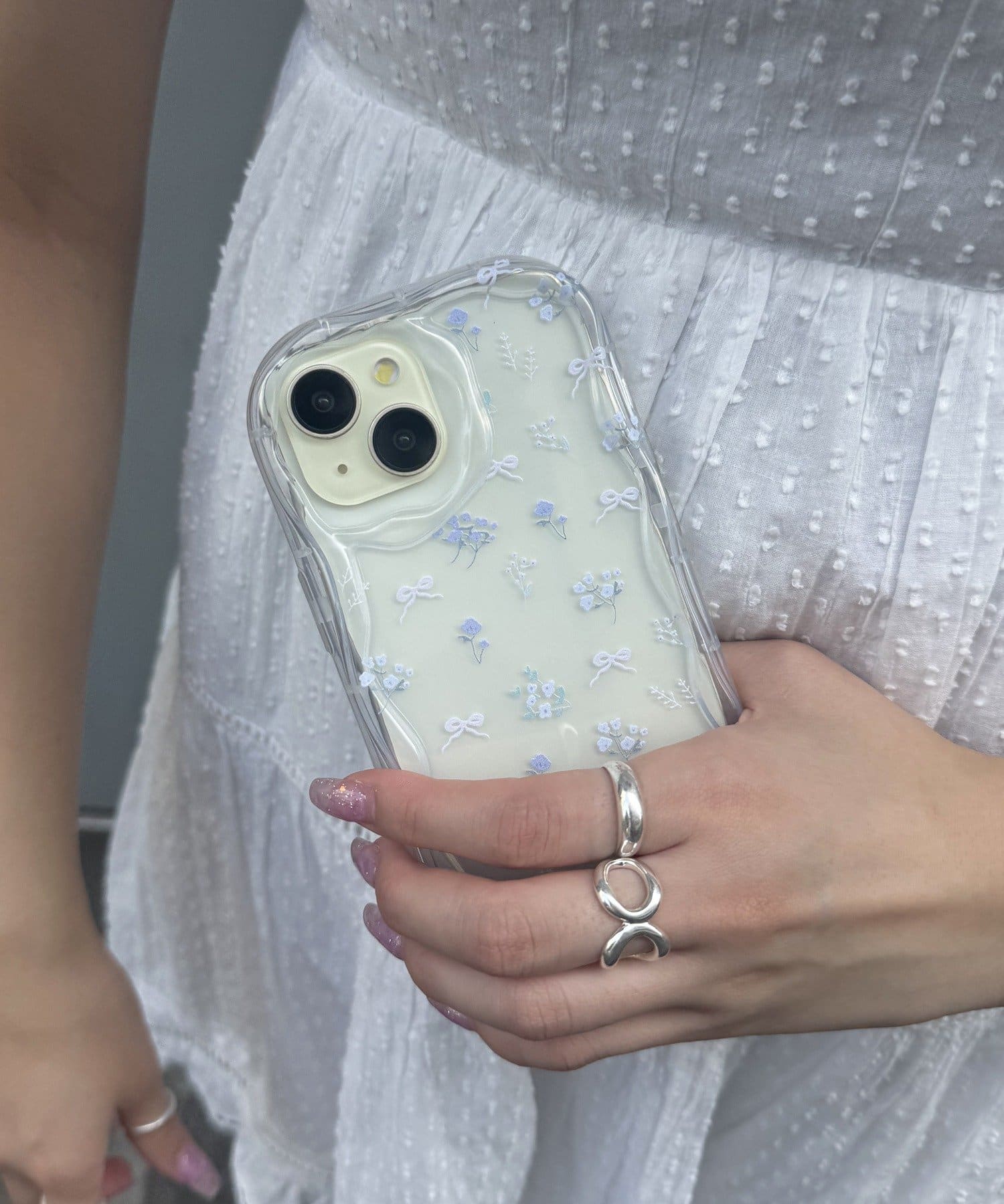 Lattice(ラティス) 小花柄スマホケース(iPhone15)