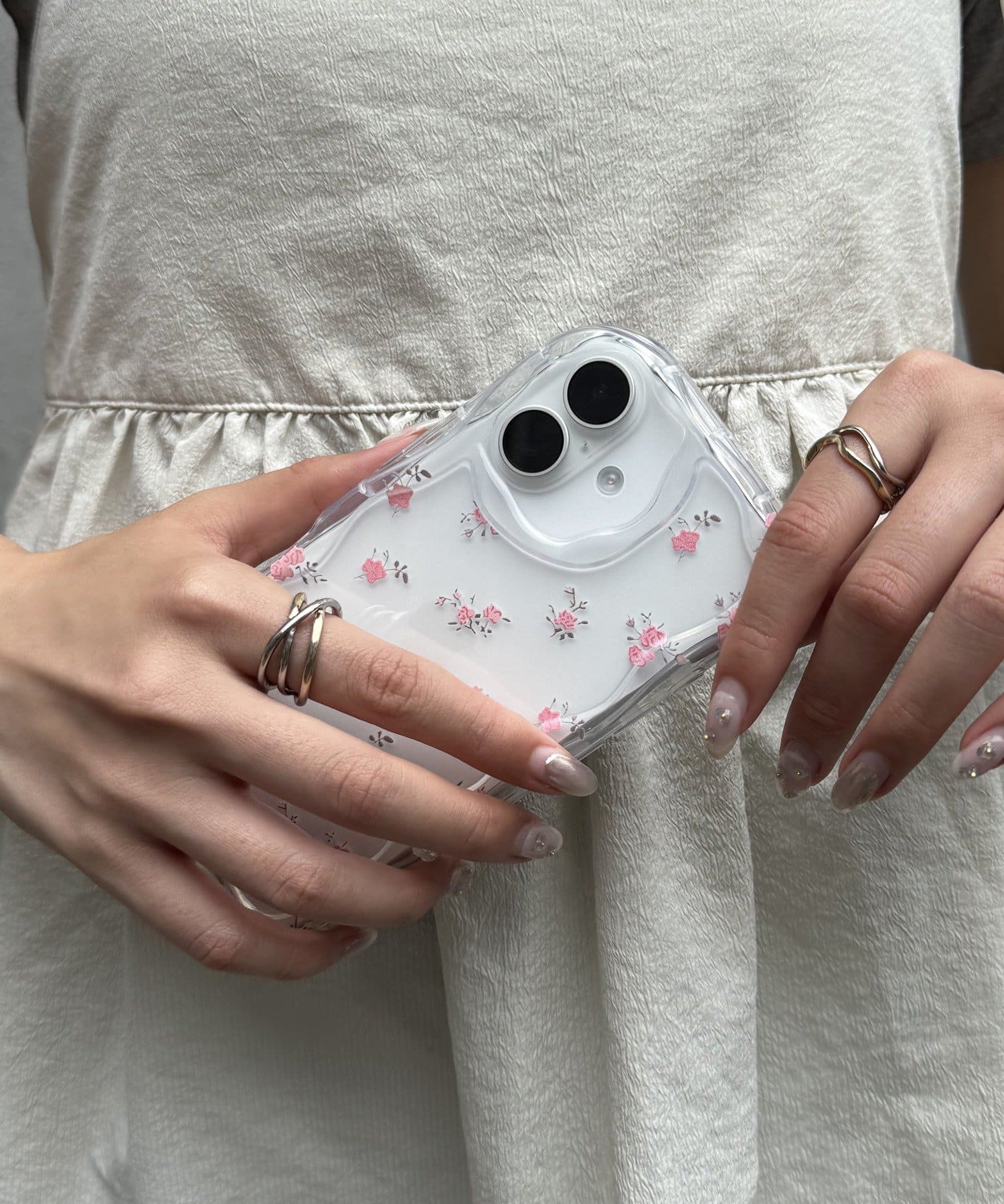 Lattice(ラティス) 小花柄スマホケース(iPhone16)