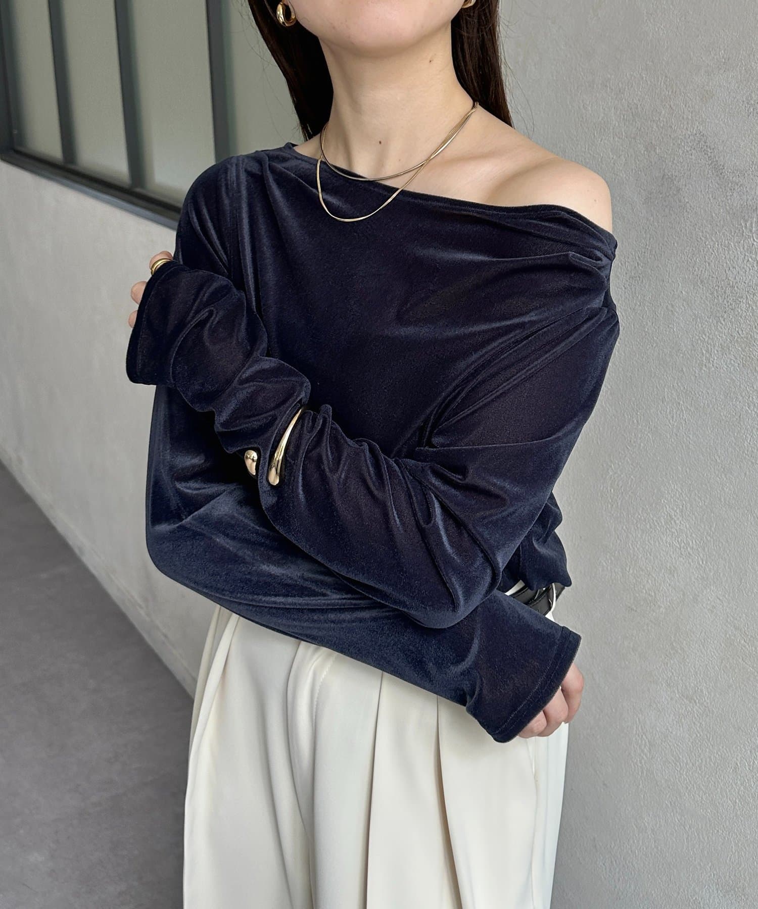 Thevon.(ゼヴォン) ドレープネックベロアシアープルオーバー