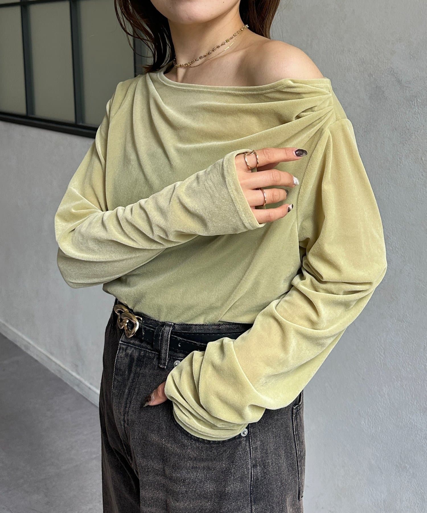 Thevon.(ゼヴォン) ドレープネックベロアシアープルオーバー