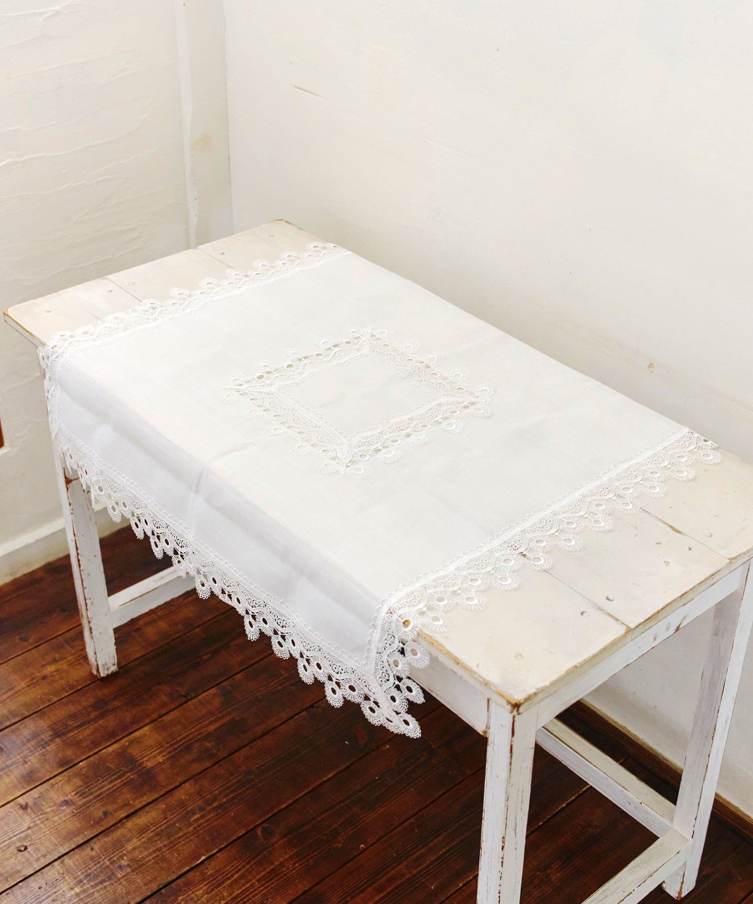 salut!(サリュ) アンティークフチレースマルチクロス：85×85cm
