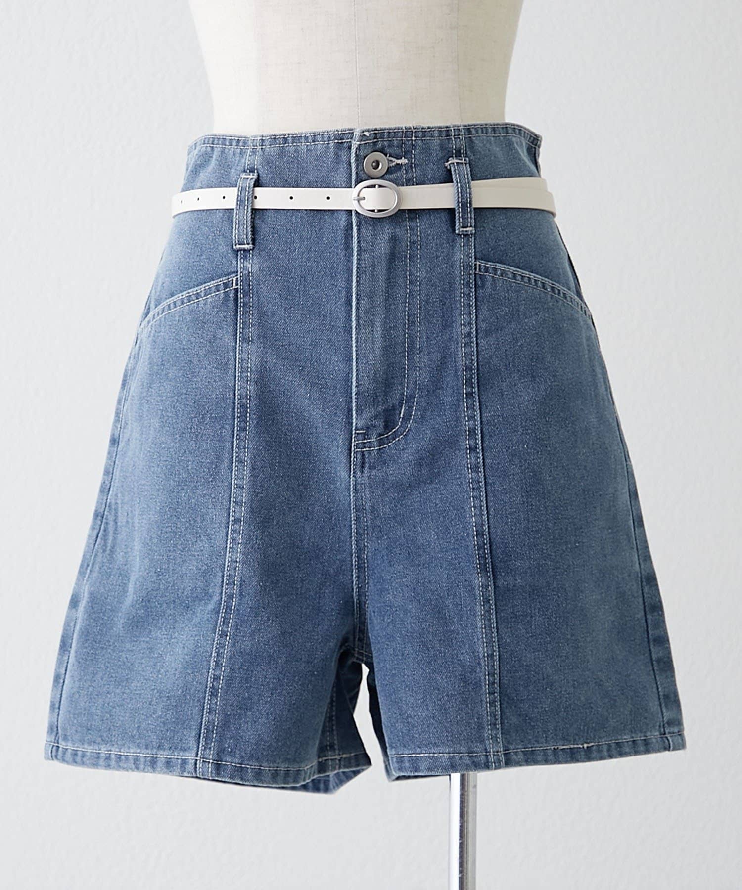 【2025AW continuer de NICE CLAUP】■ デザイン・ベルトがセットになったショートパンツ！・両サイドとお尻部分にポケットがあり、ウエストの後ろがゴムになっているのも嬉しいポイ
