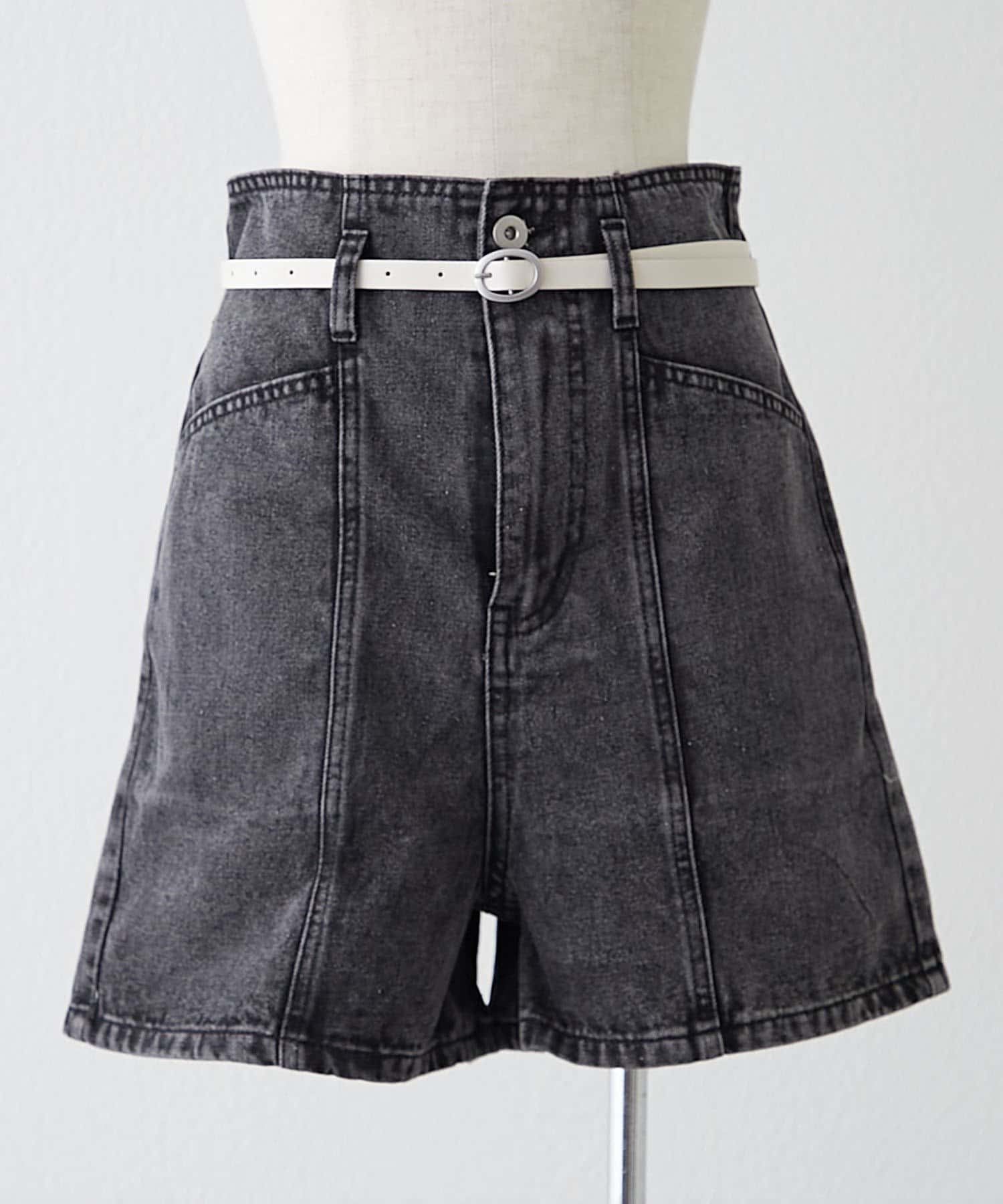 【2025AW continuer de NICE CLAUP】■ デザイン・ベルトがセットになったショートパンツ！・両サイドとお尻部分にポケットがあり、ウエストの後ろがゴムになっているのも嬉しいポイ