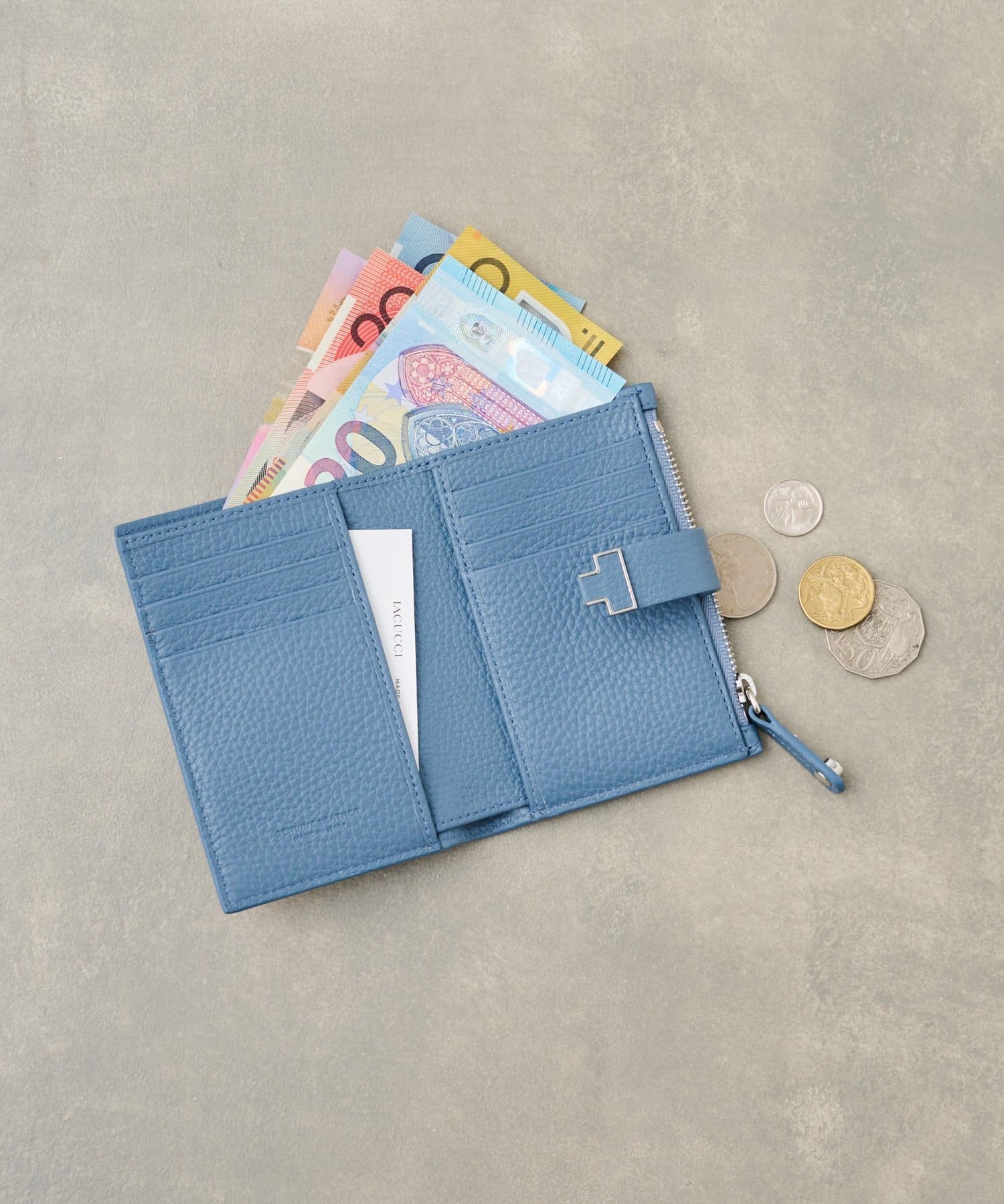 IACUCCI(イアクッチ) アバ ハーフウォレット CERVO