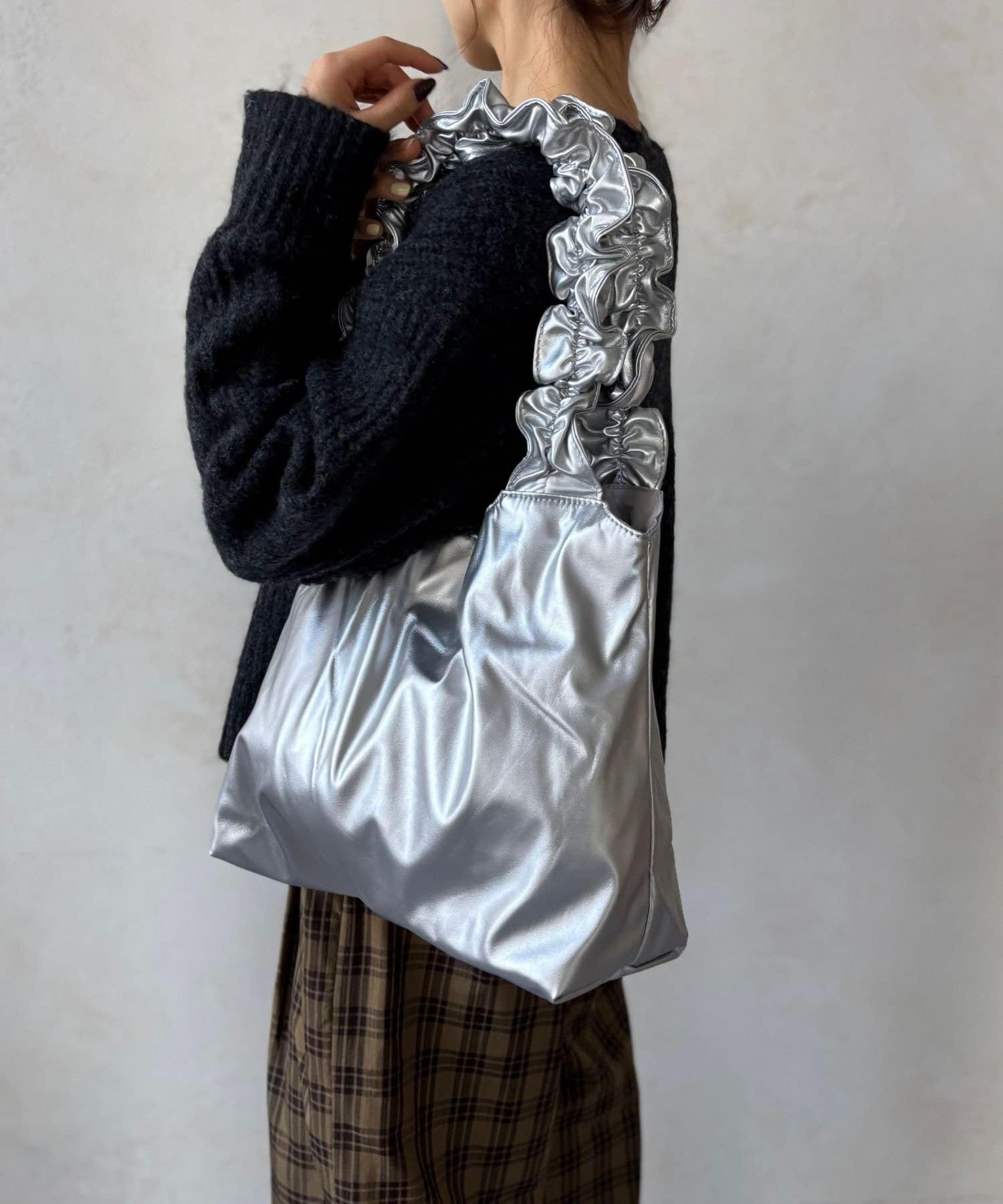 LOCUST(ローカスト) 【A4対応/軽量】合皮フリルトート