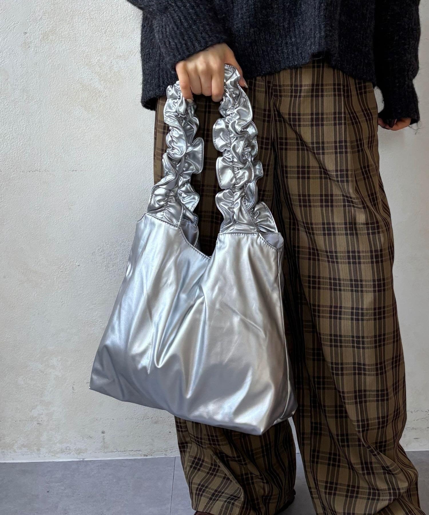 LOCUST(ローカスト) 【A4対応/軽量】合皮フリルトート