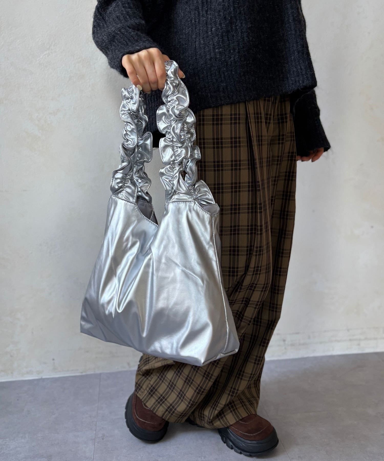 LOCUST(ローカスト) 【A4対応/軽量】合皮フリルトート