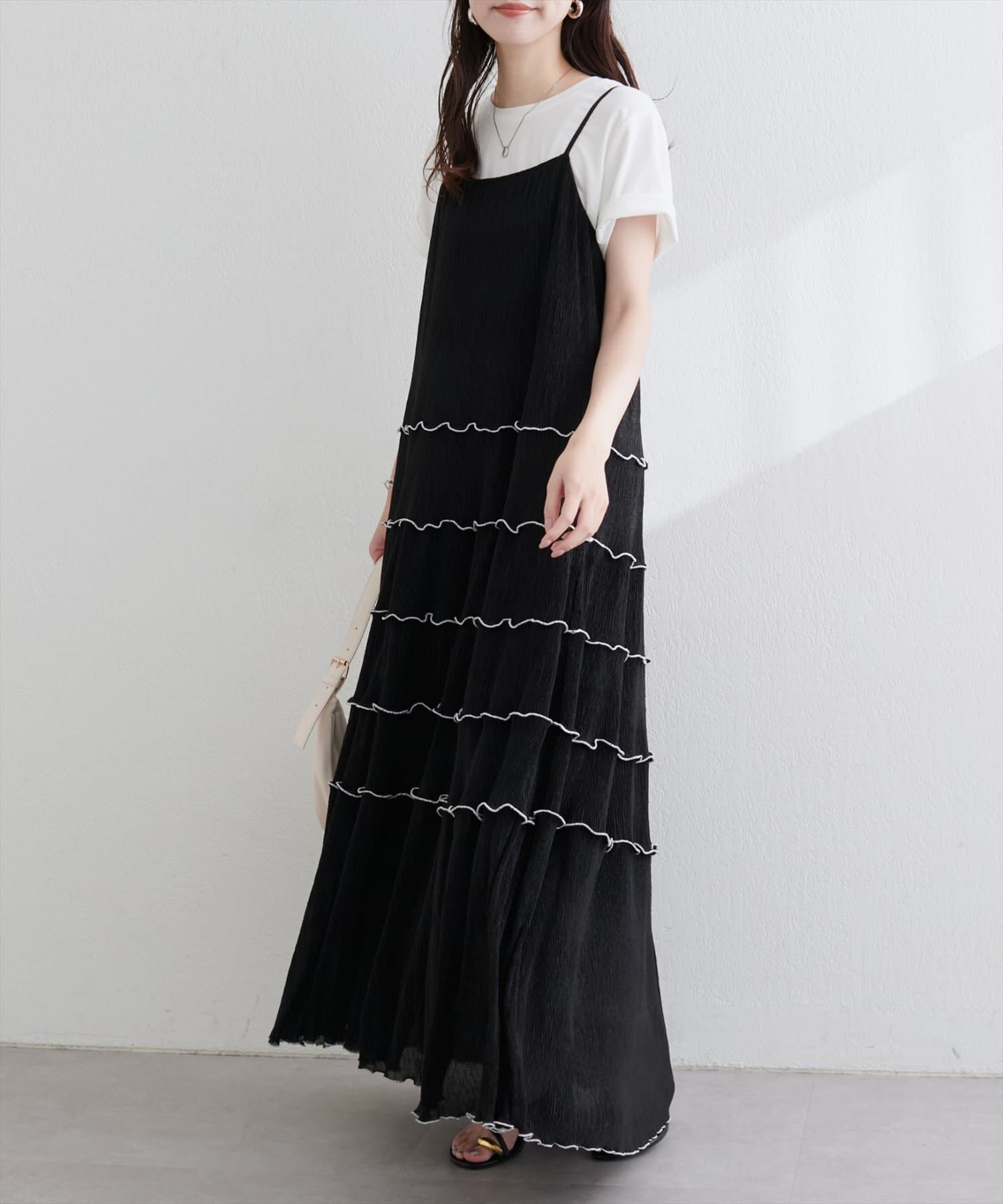 【2025AW natural couture】プリーツメローキャミワンピース■Design軽やかな素材で仕立てた、エアリーな着心地が魅力のキャミワンピース。繊細なプリーツと、ひらひらと波打つメロー加